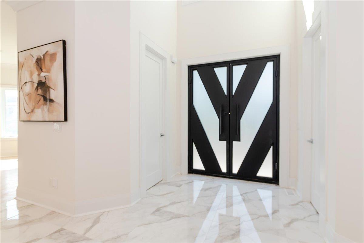 34 Woodland Place, Great Neck, NY 11021