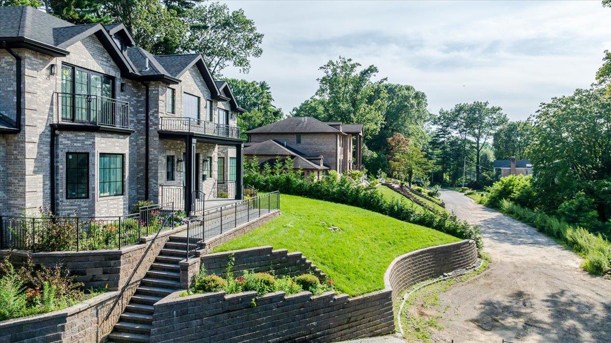 34 Woodland Place, Great Neck, NY 11021