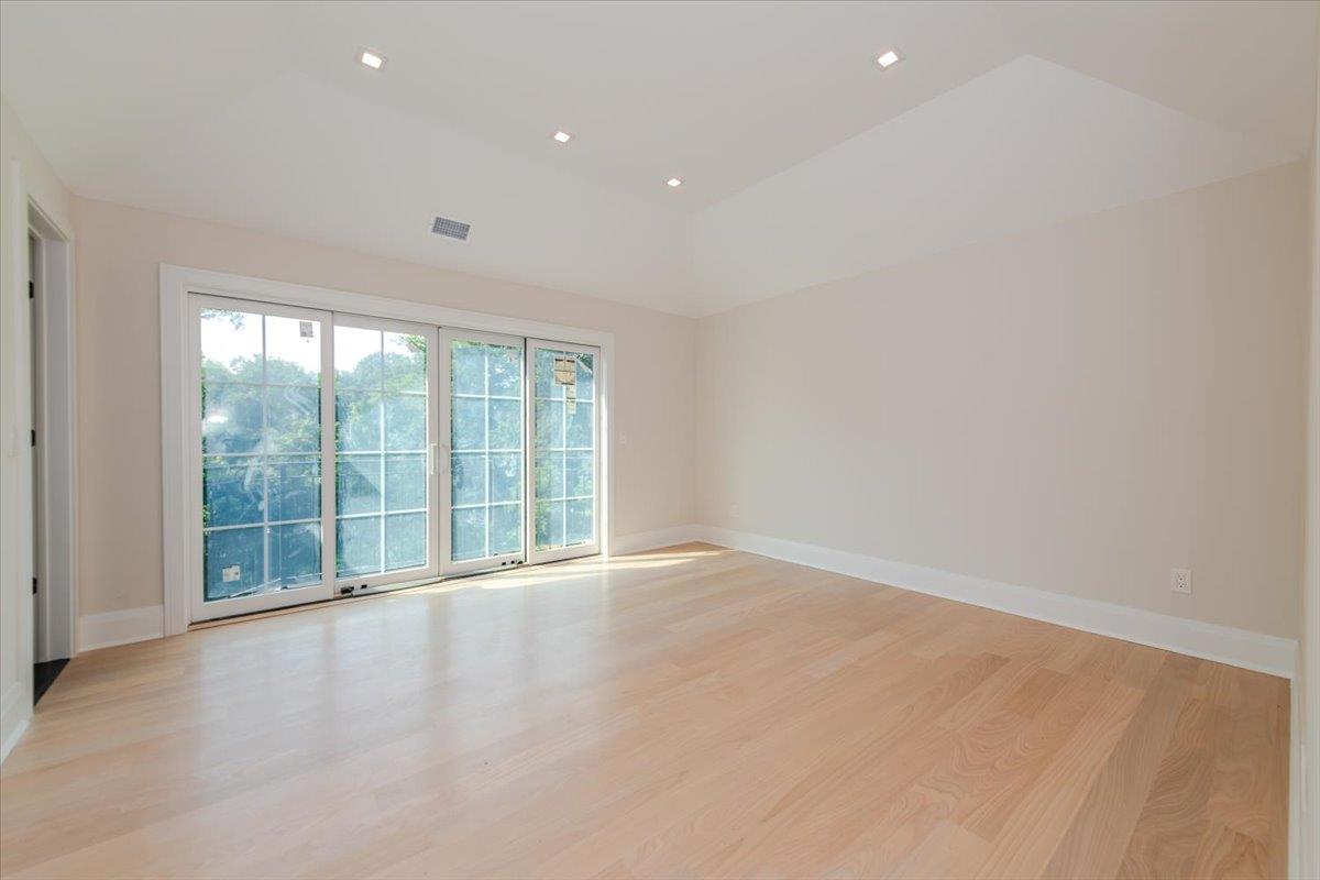 34 Woodland Place, Great Neck, NY 11021