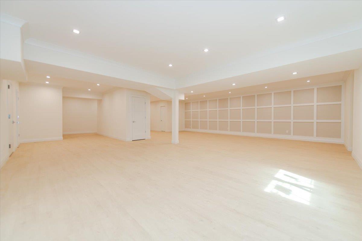 34 Woodland Place, Great Neck, NY 11021