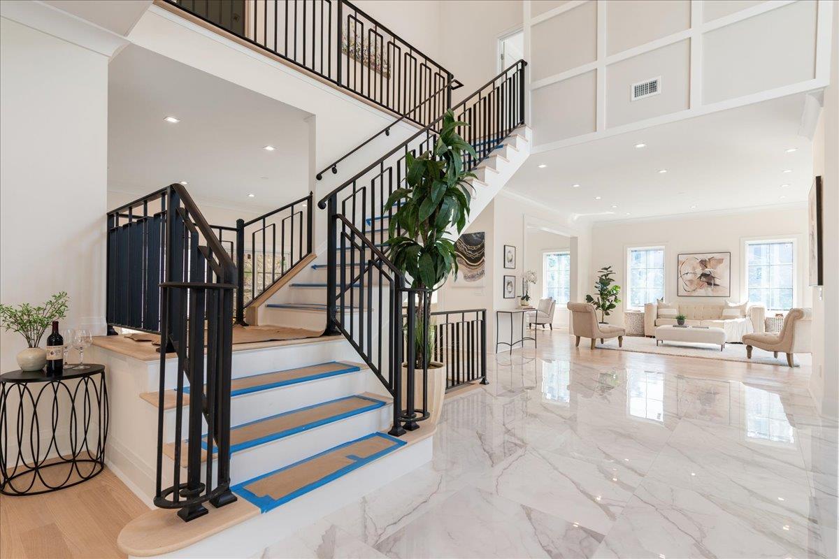 34 Woodland Place, Great Neck, NY 11021