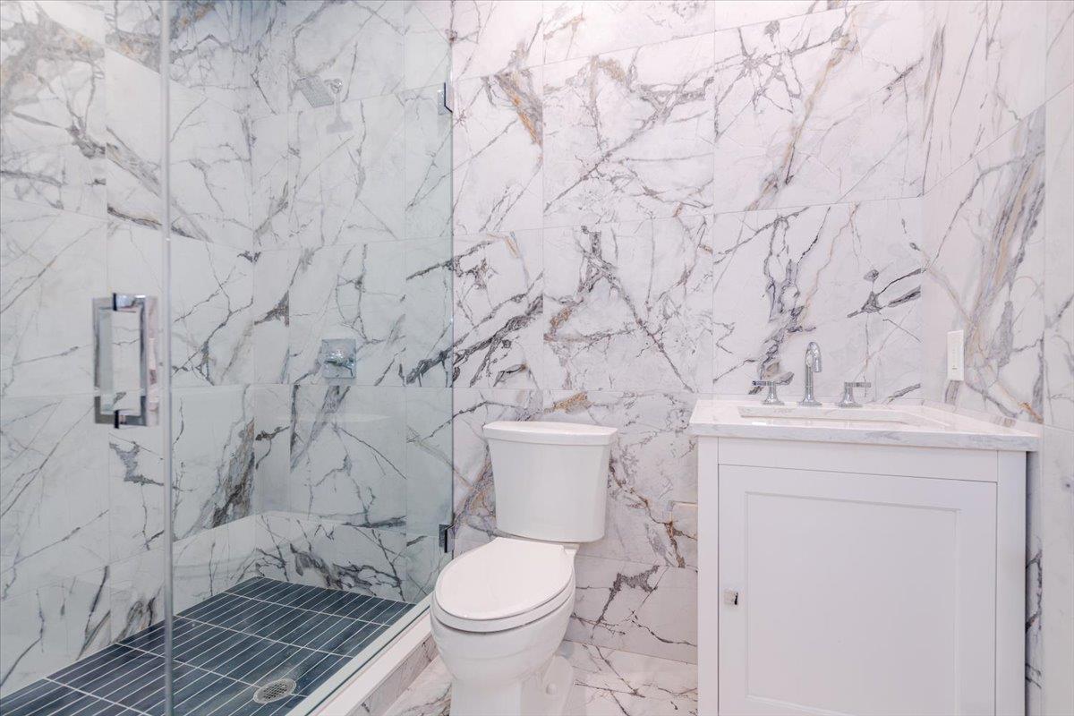 34 Woodland Place, Great Neck, NY 11021