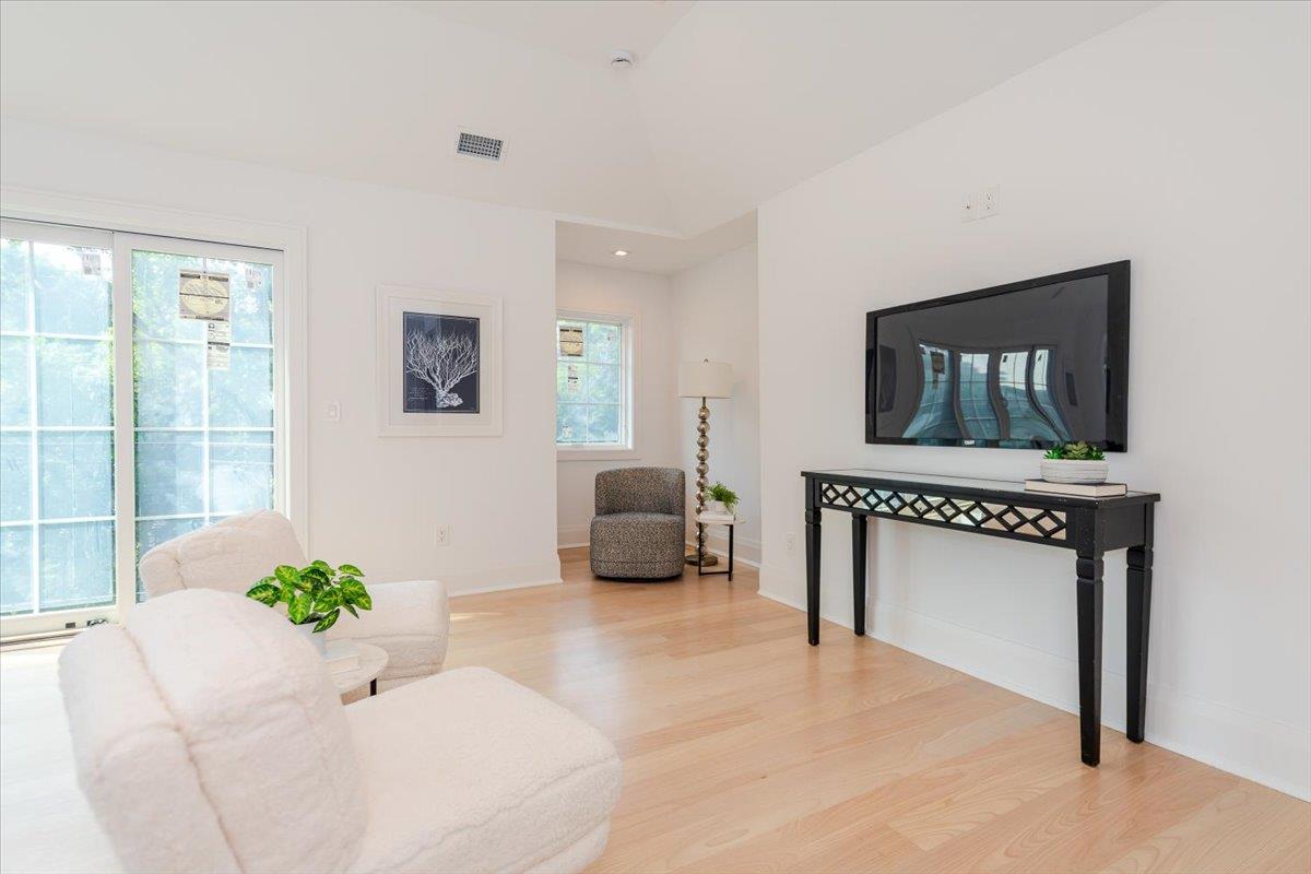 34 Woodland Place, Great Neck, NY 11021