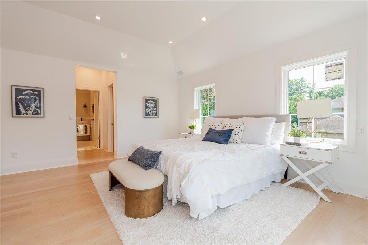 34 Woodland Place, Great Neck, NY 11021