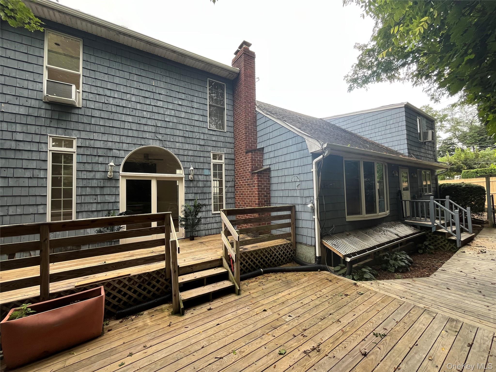 73 Railroad Street, Greenlawn, NY 11740