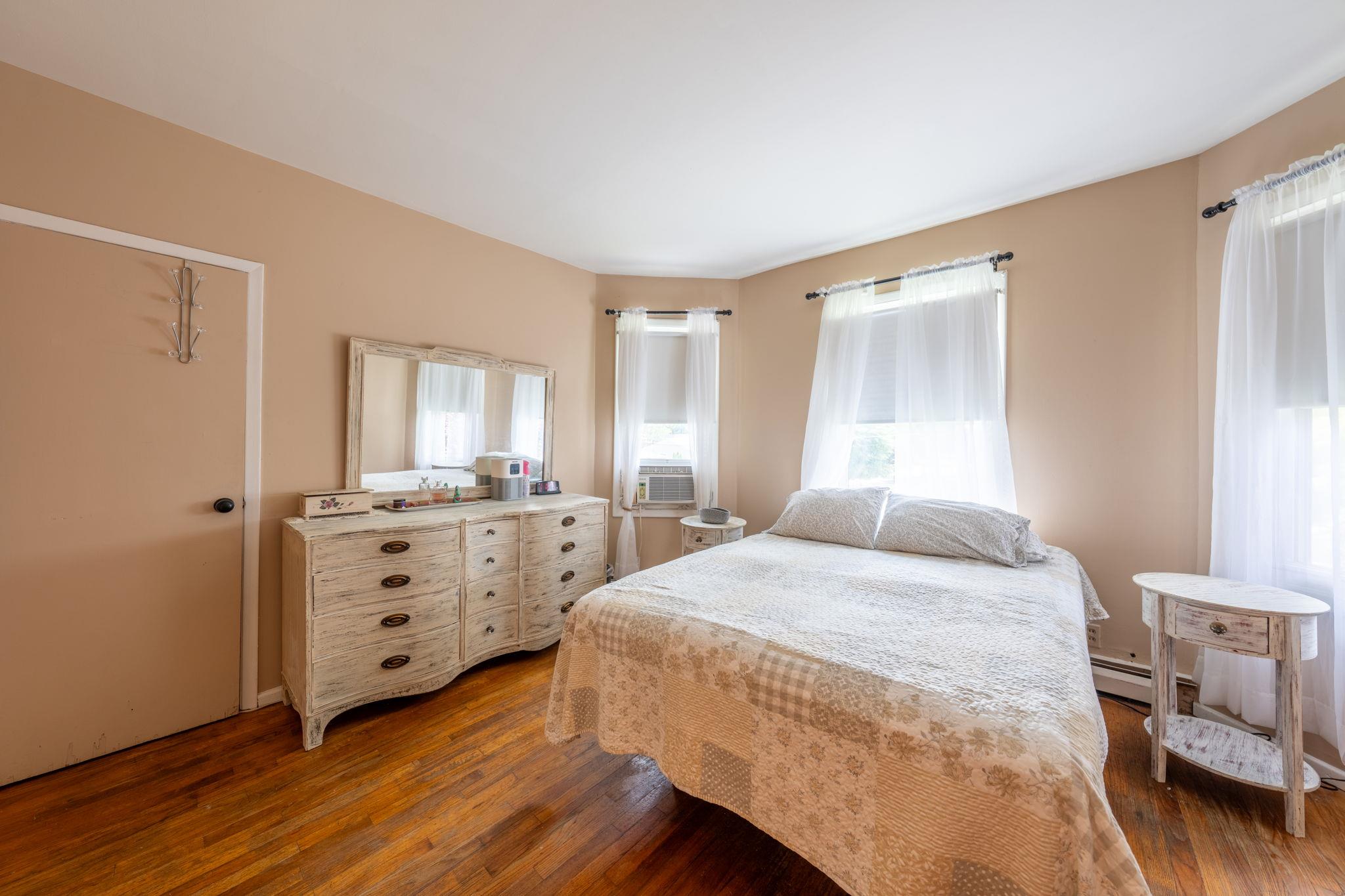 65 Earle Avenue, Lynbrook, NY 11563