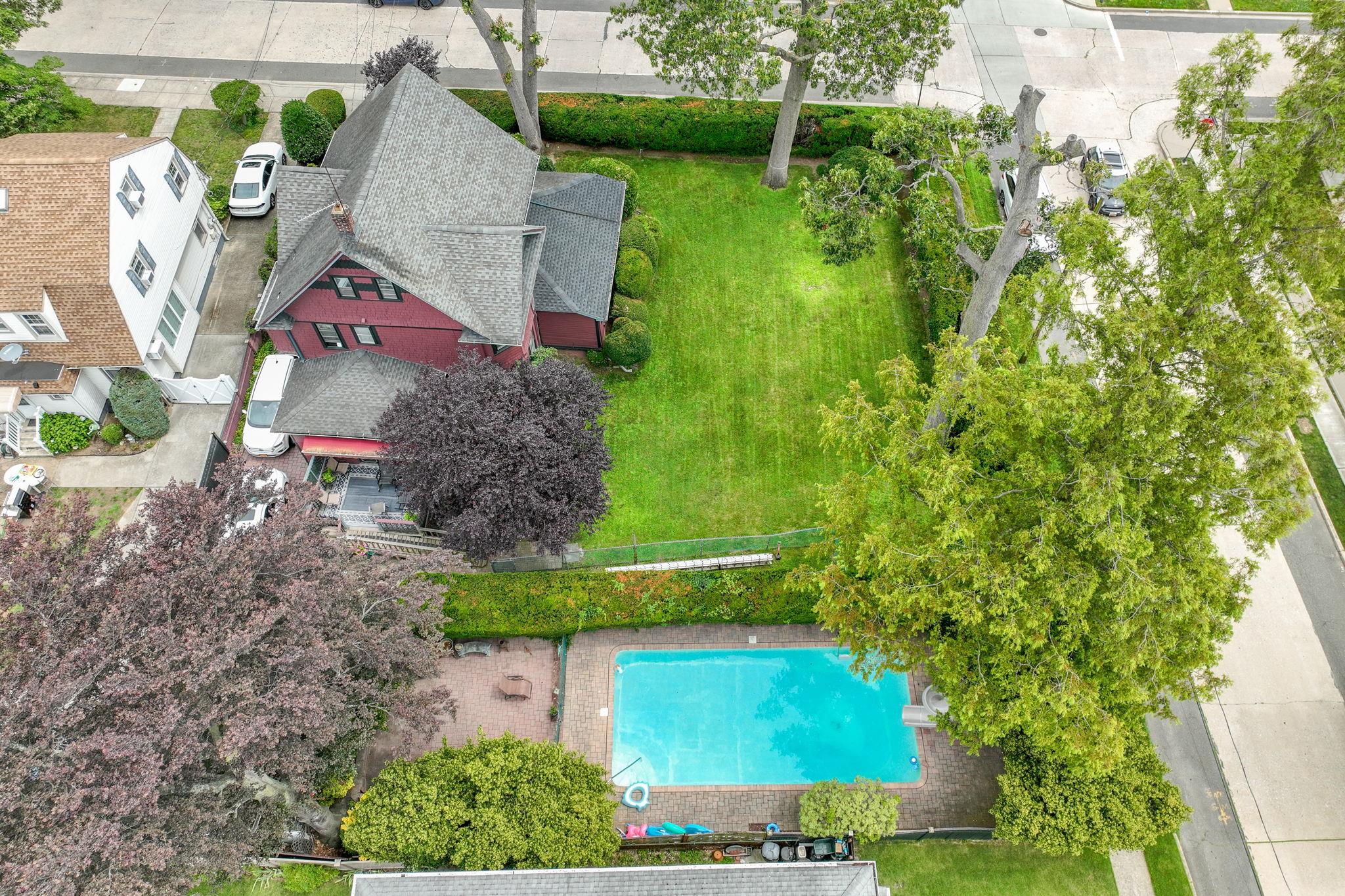 65 Earle Avenue, Lynbrook, NY 11563