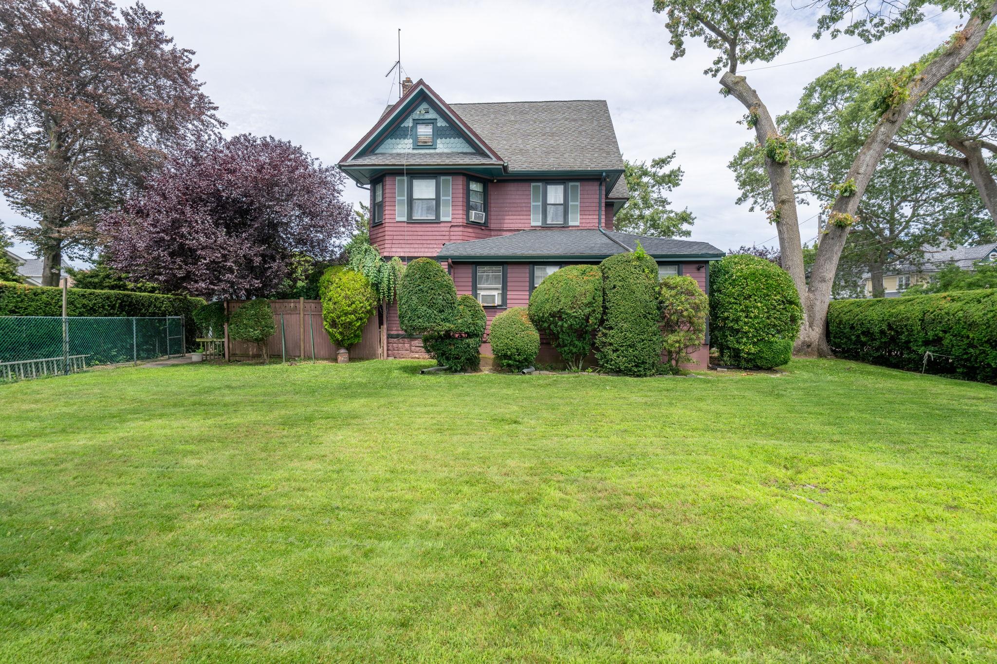 65 Earle Avenue, Lynbrook, NY 11563