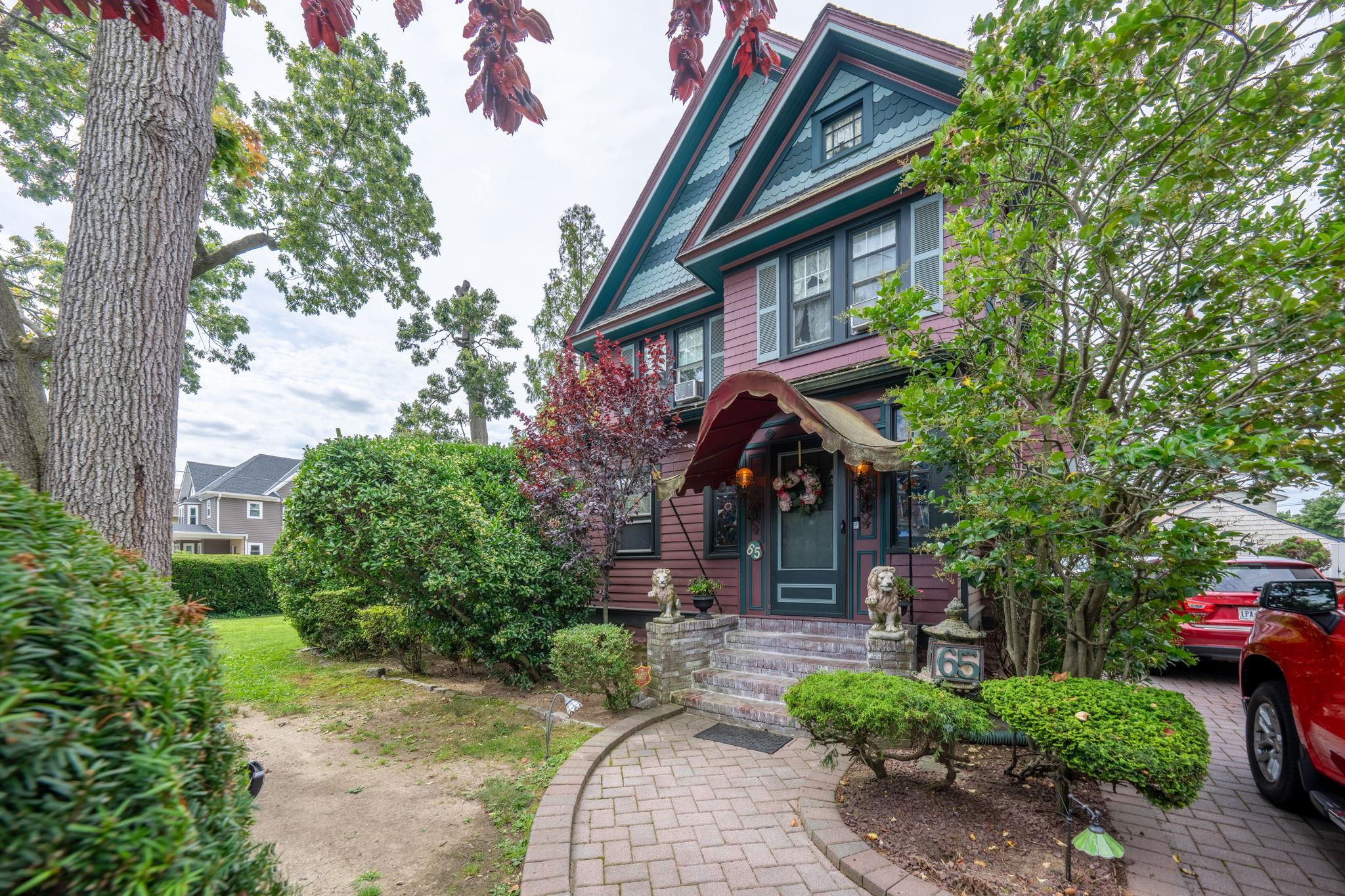 65 Earle Avenue, Lynbrook, NY 11563