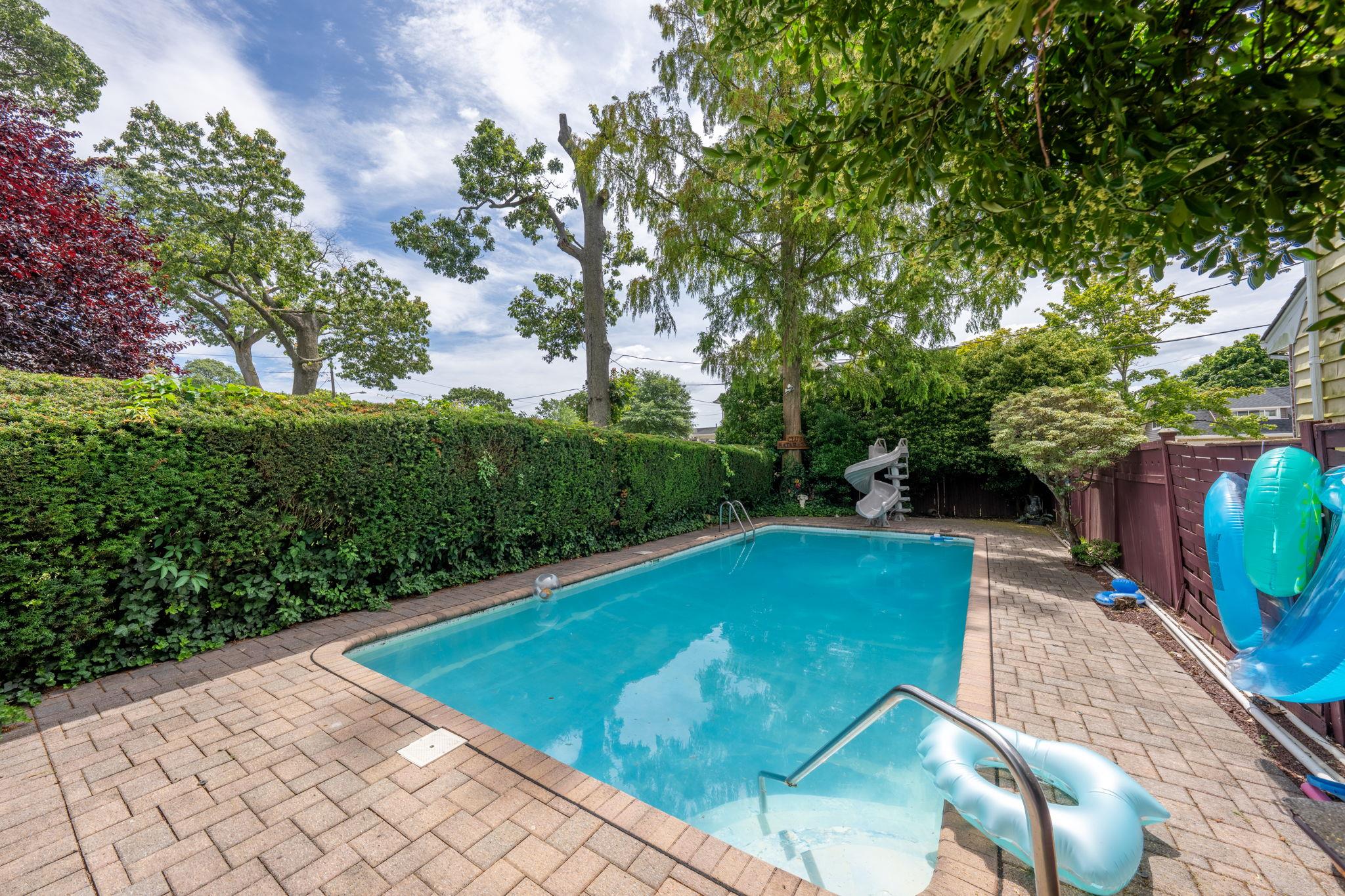 65 Earle Avenue, Lynbrook, NY 11563