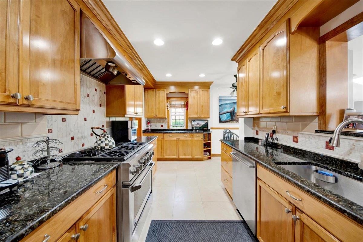 202 Devoe Avenue, Yonkers, NY 10705