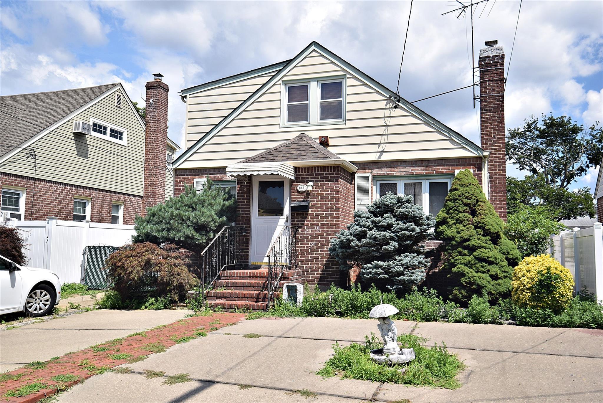 644 7th Street S, Garden City South, NY 11530