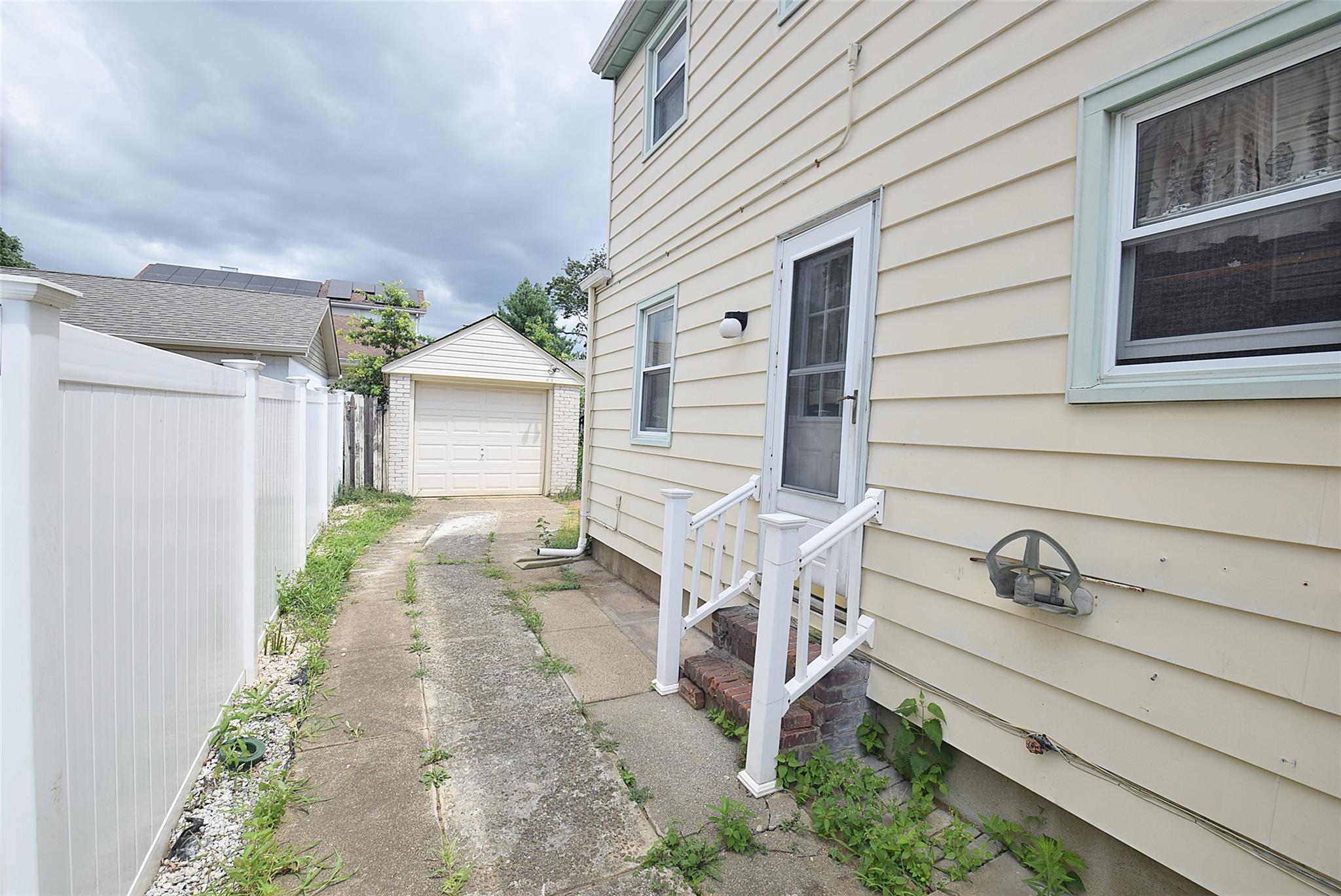 644 7th Street S, Garden City South, NY 11530