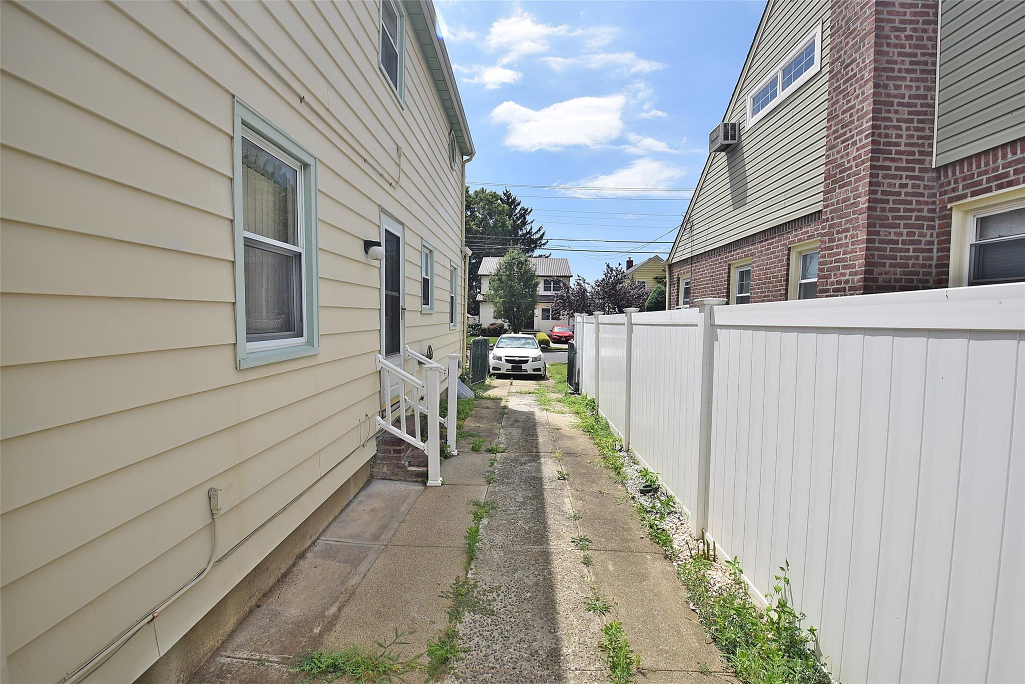 644 7th Street S, Garden City South, NY 11530