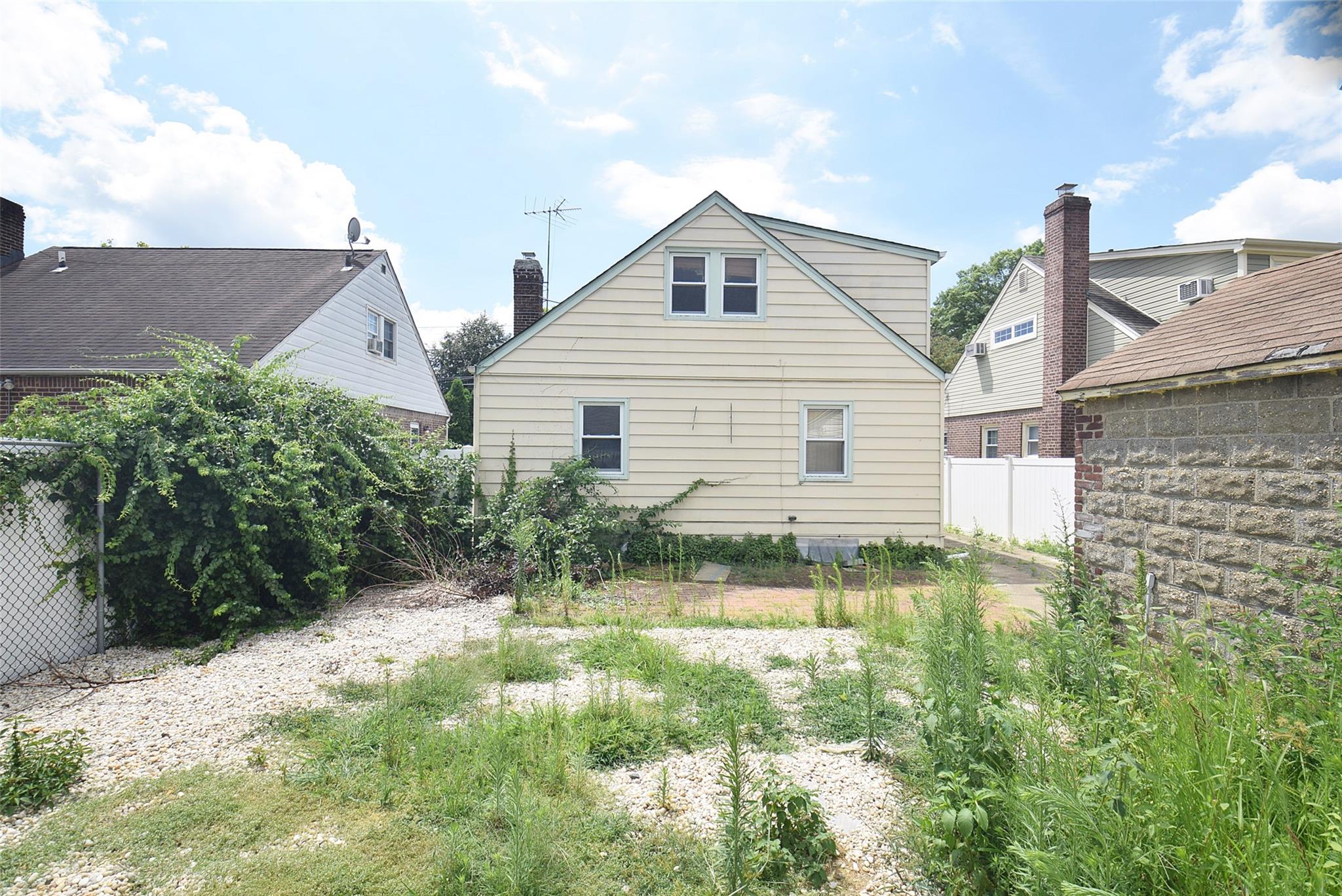 644 7th Street S, Garden City South, NY 11530