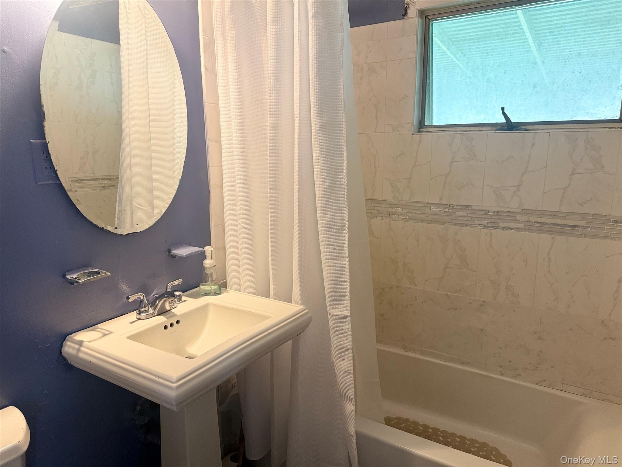 28 Pine Street, Central Islip, NY 11722