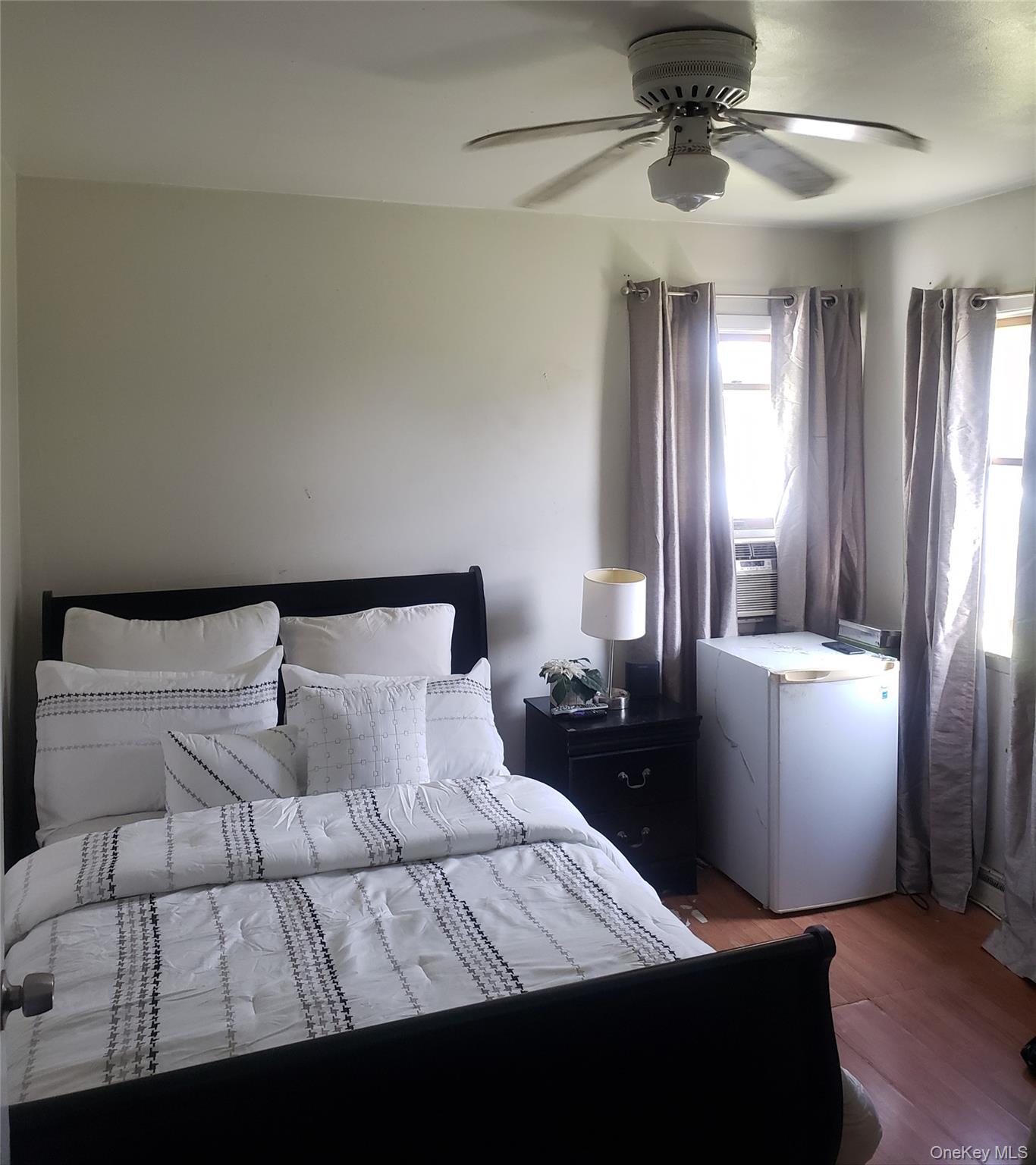 28 Pine Street, Central Islip, NY 11722