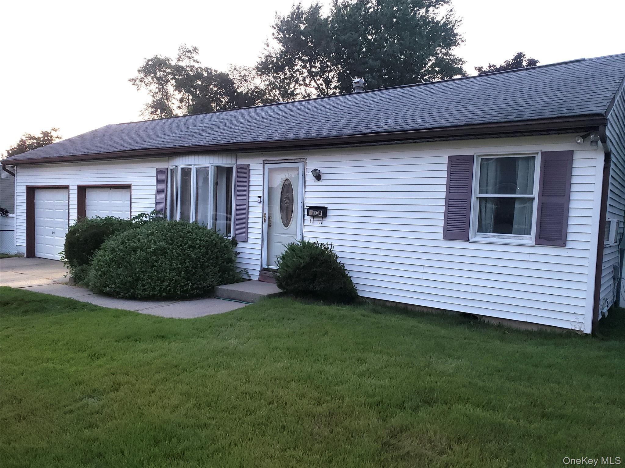 28 Pine Street, Central Islip, NY 11722