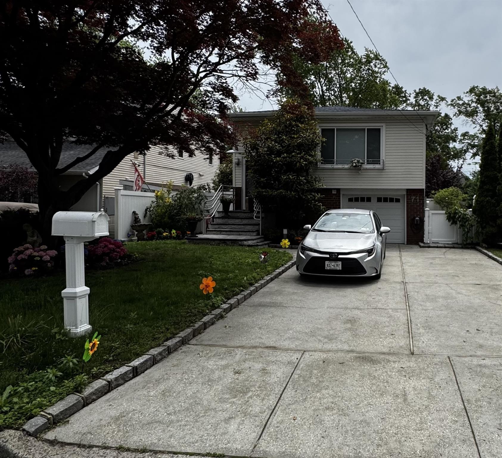 71 E Lido Prom, Lindenhurst, NY 11757