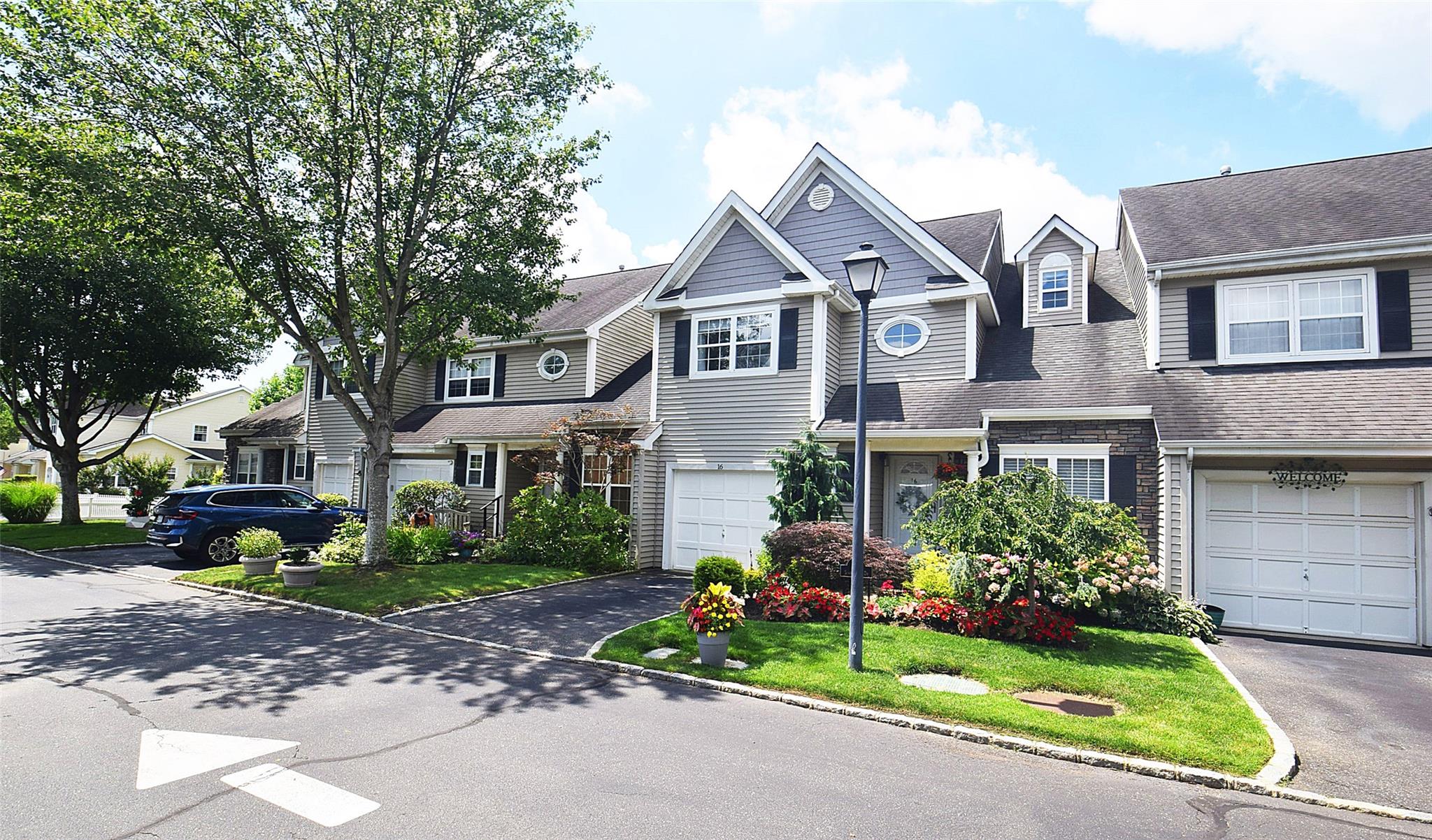 16 Scarborough Drive, Smithtown, NY 11787