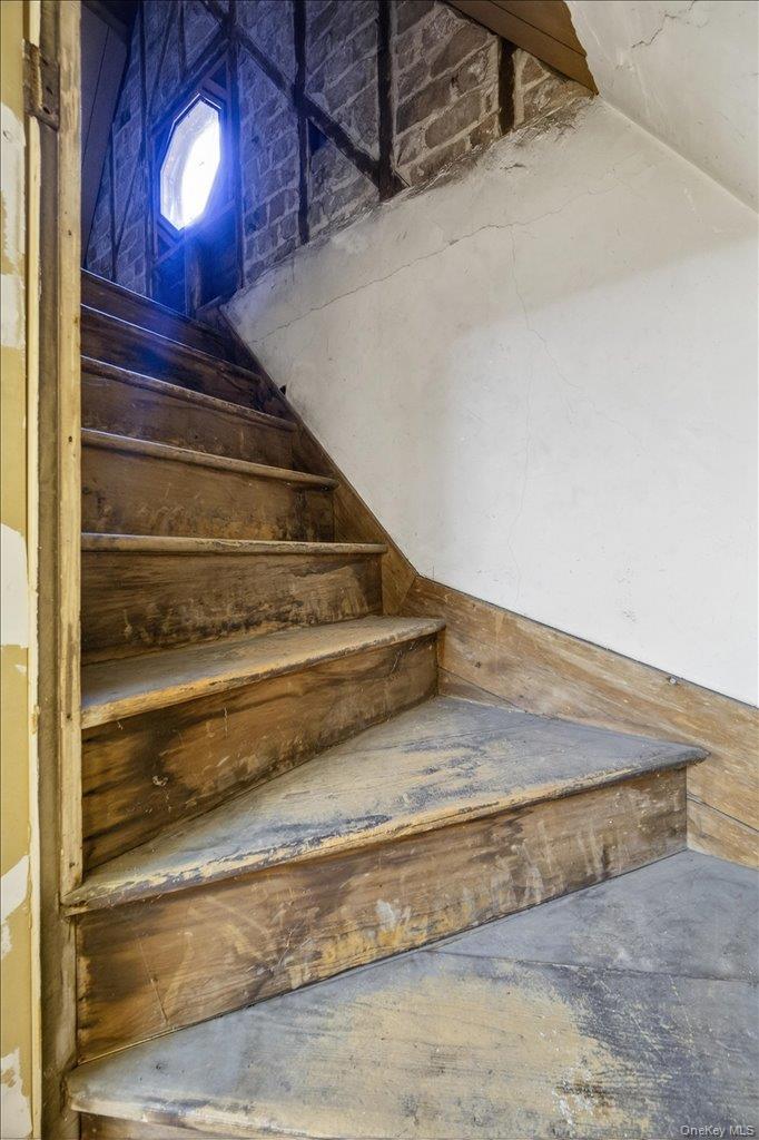 5 Burma Road, Marlboro, NY 12542