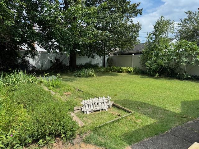 80-27 257th Street, Glen Oaks, NY 11004