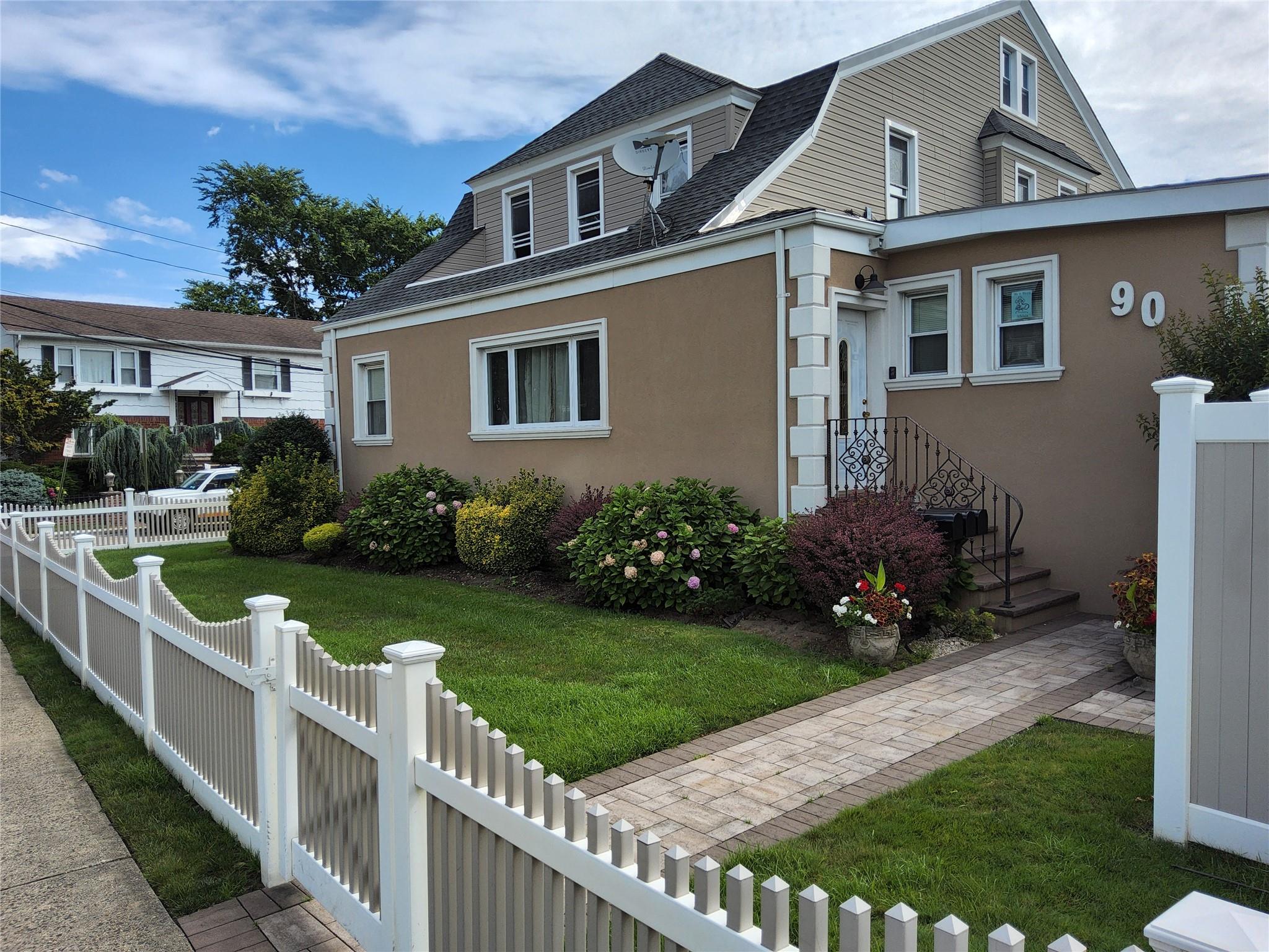 90 Hempstead Avenue # Second Floor, Lynbrook, NY 11563