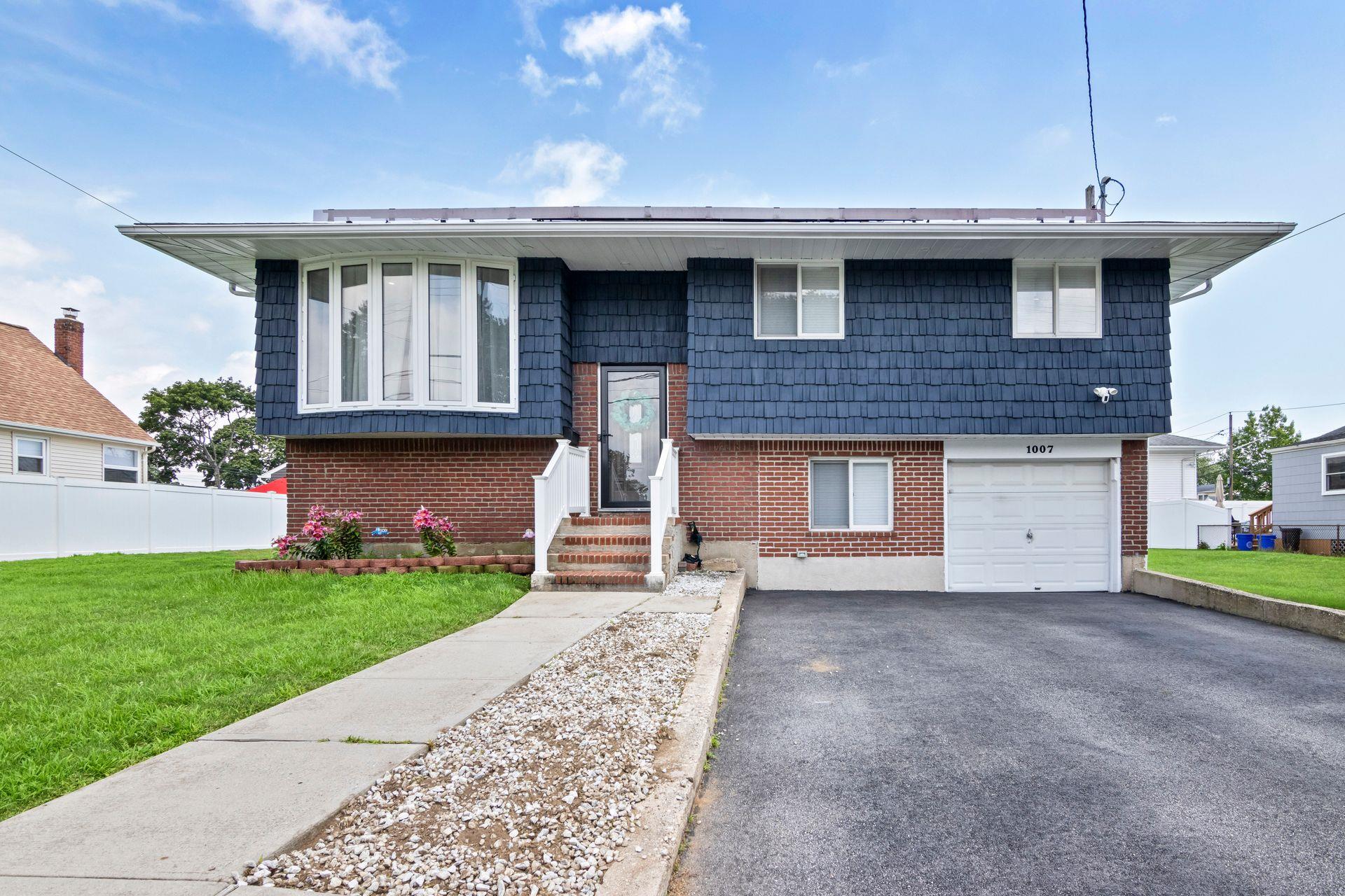 1007 Jackson Avenue, Lindenhurst, NY 11757