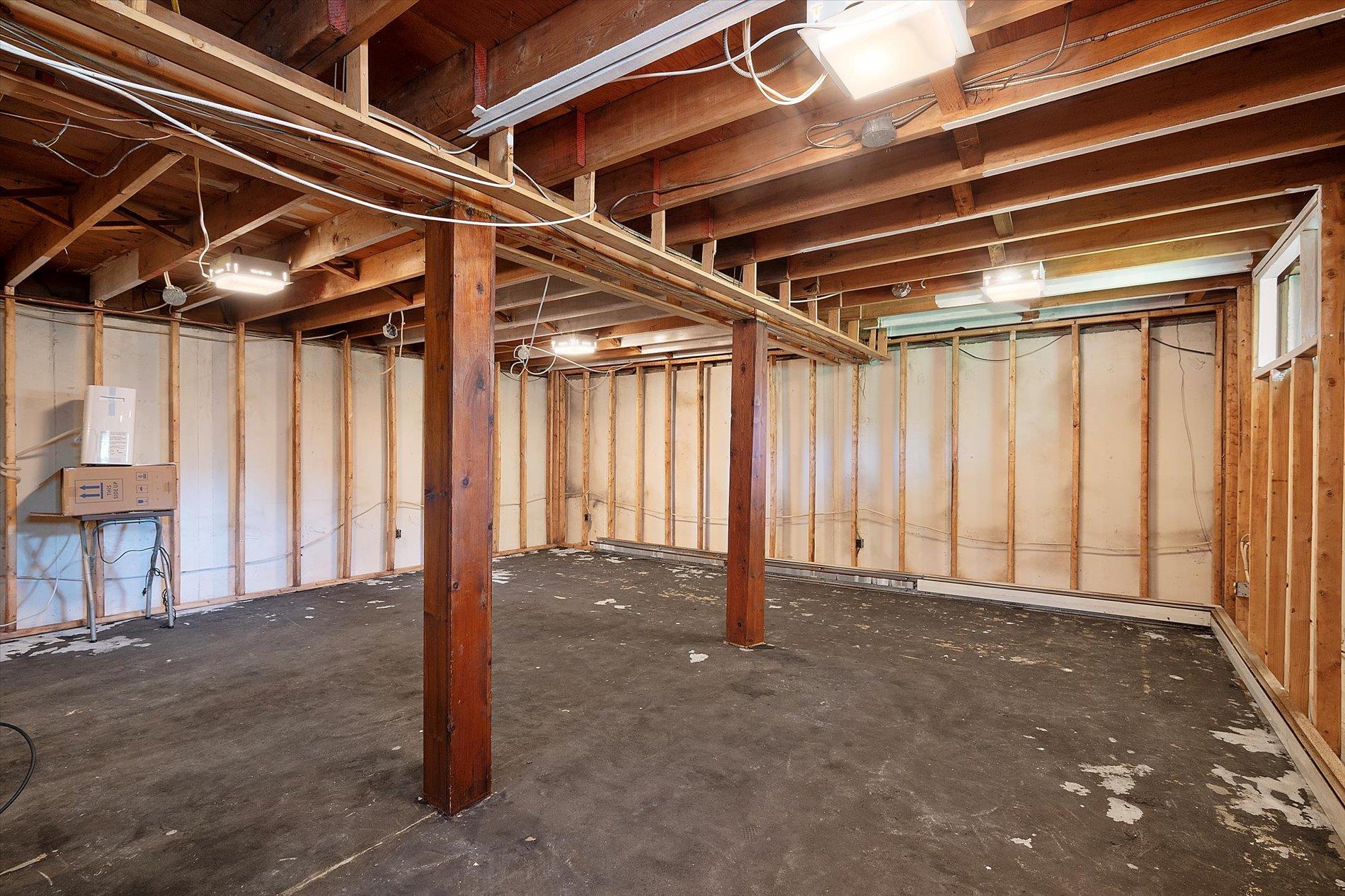 12 46th Street, Islip, NY 11751