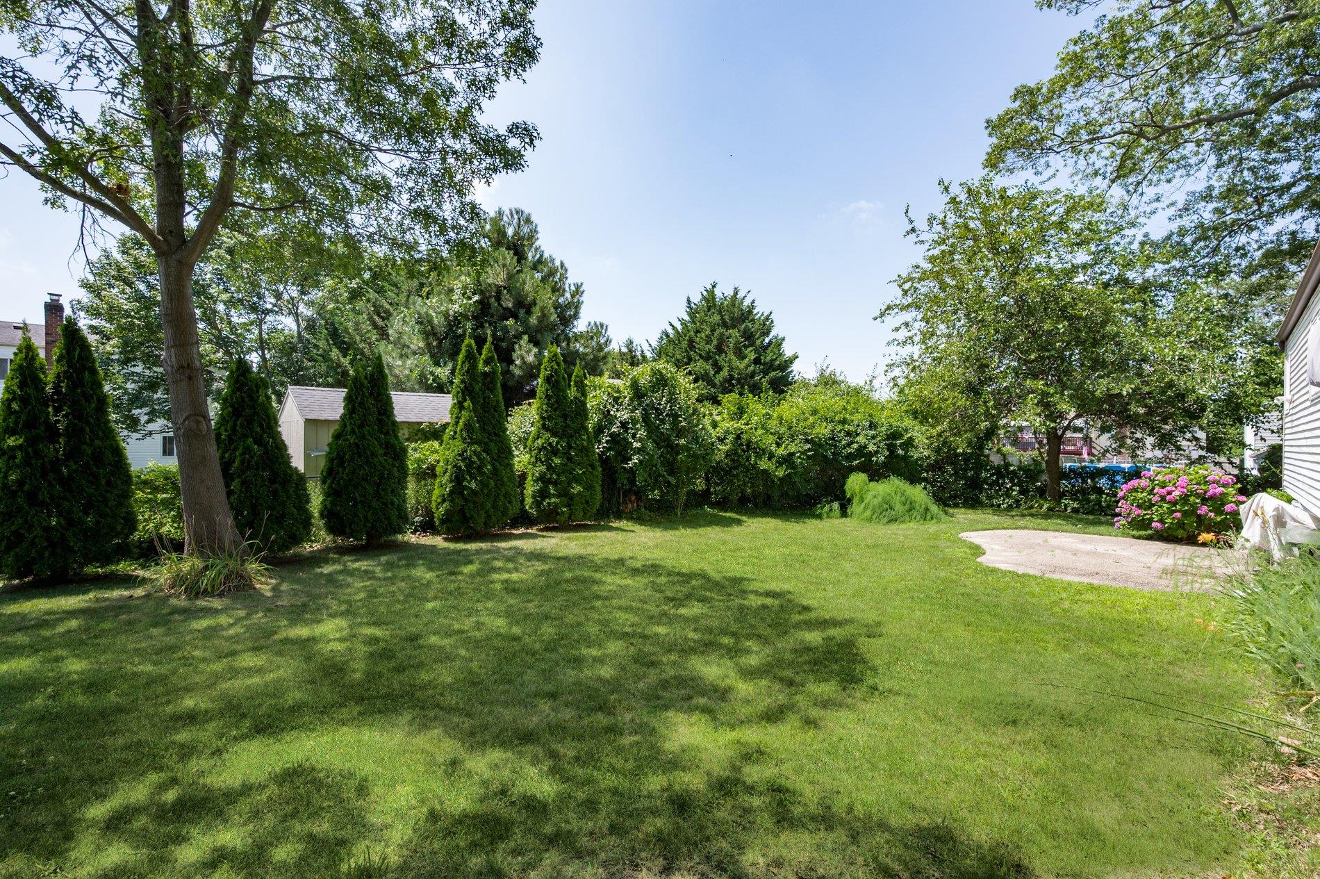 12 46th Street, Islip, NY 11751