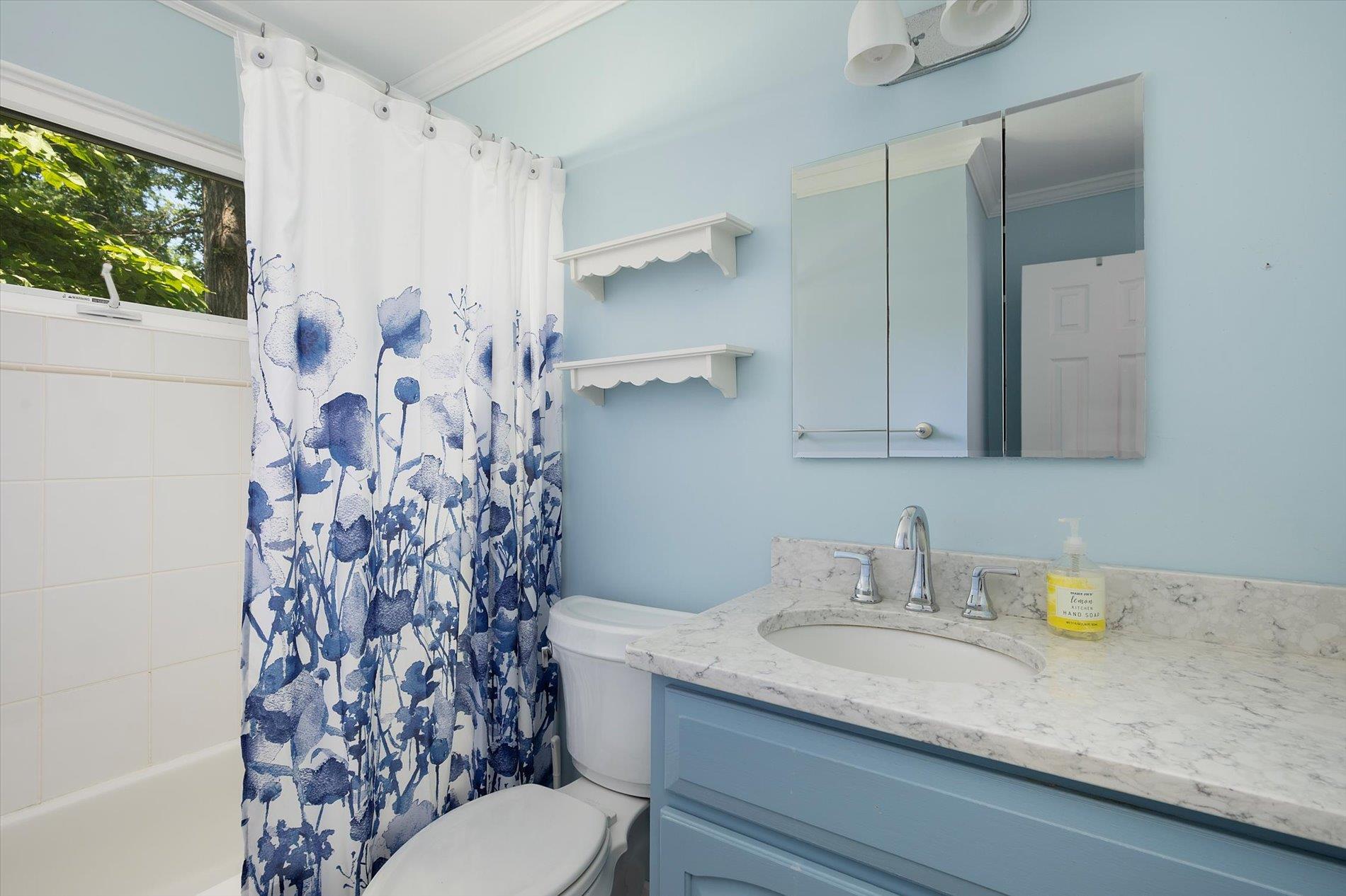 12 46th Street, Islip, NY 11751