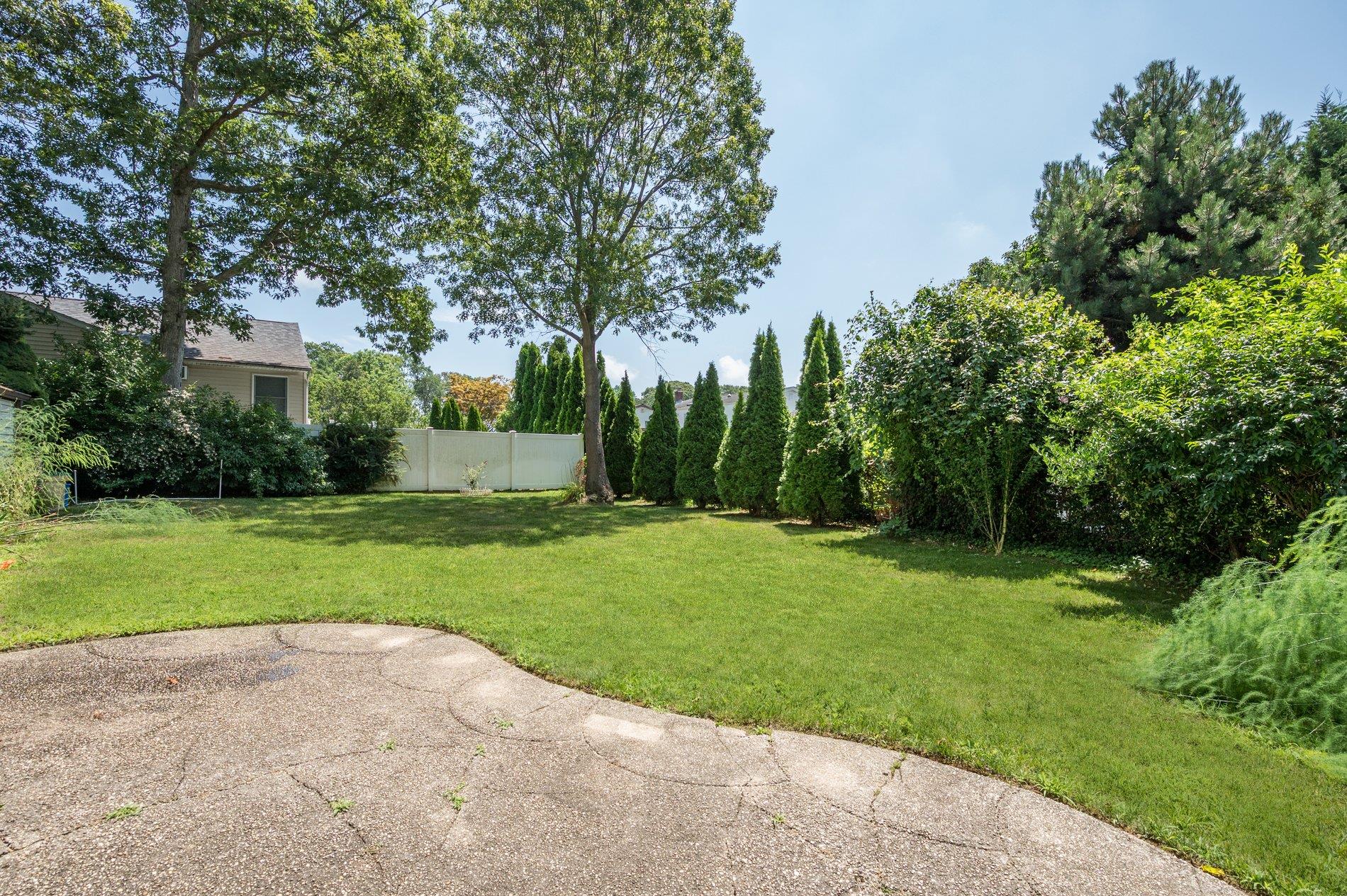 12 46th Street, Islip, NY 11751