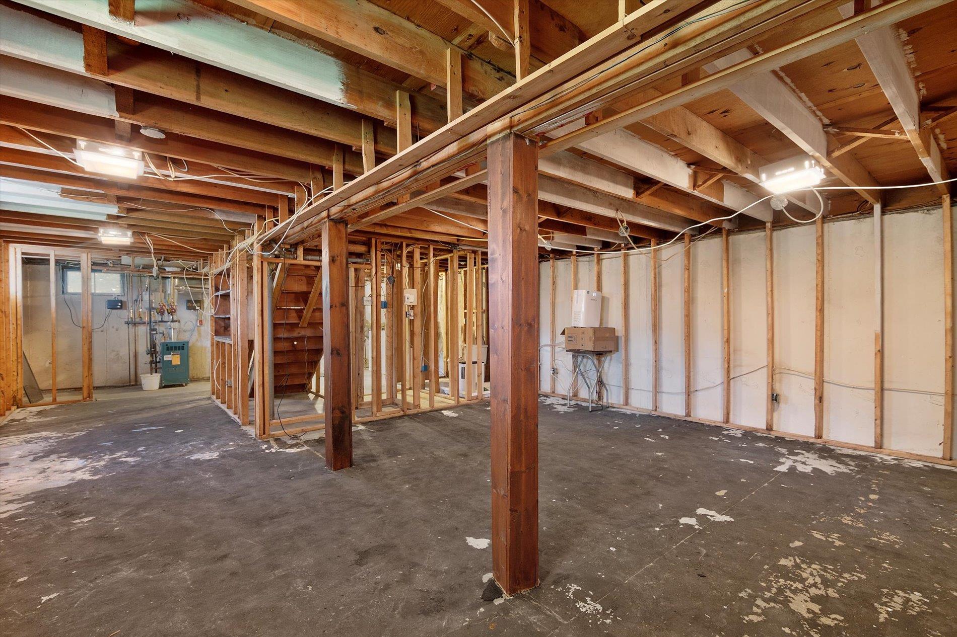 12 46th Street, Islip, NY 11751