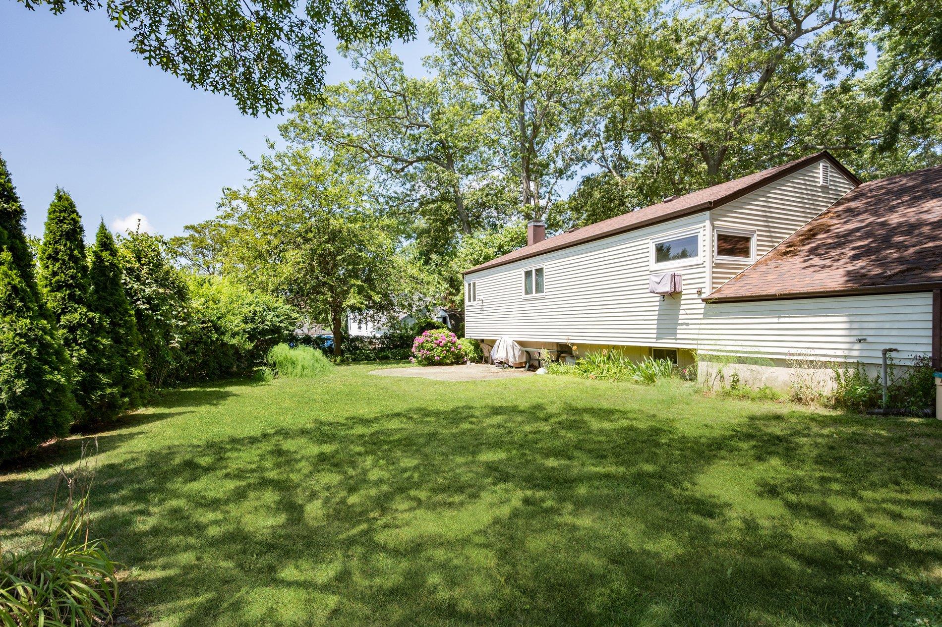 12 46th Street, Islip, NY 11751