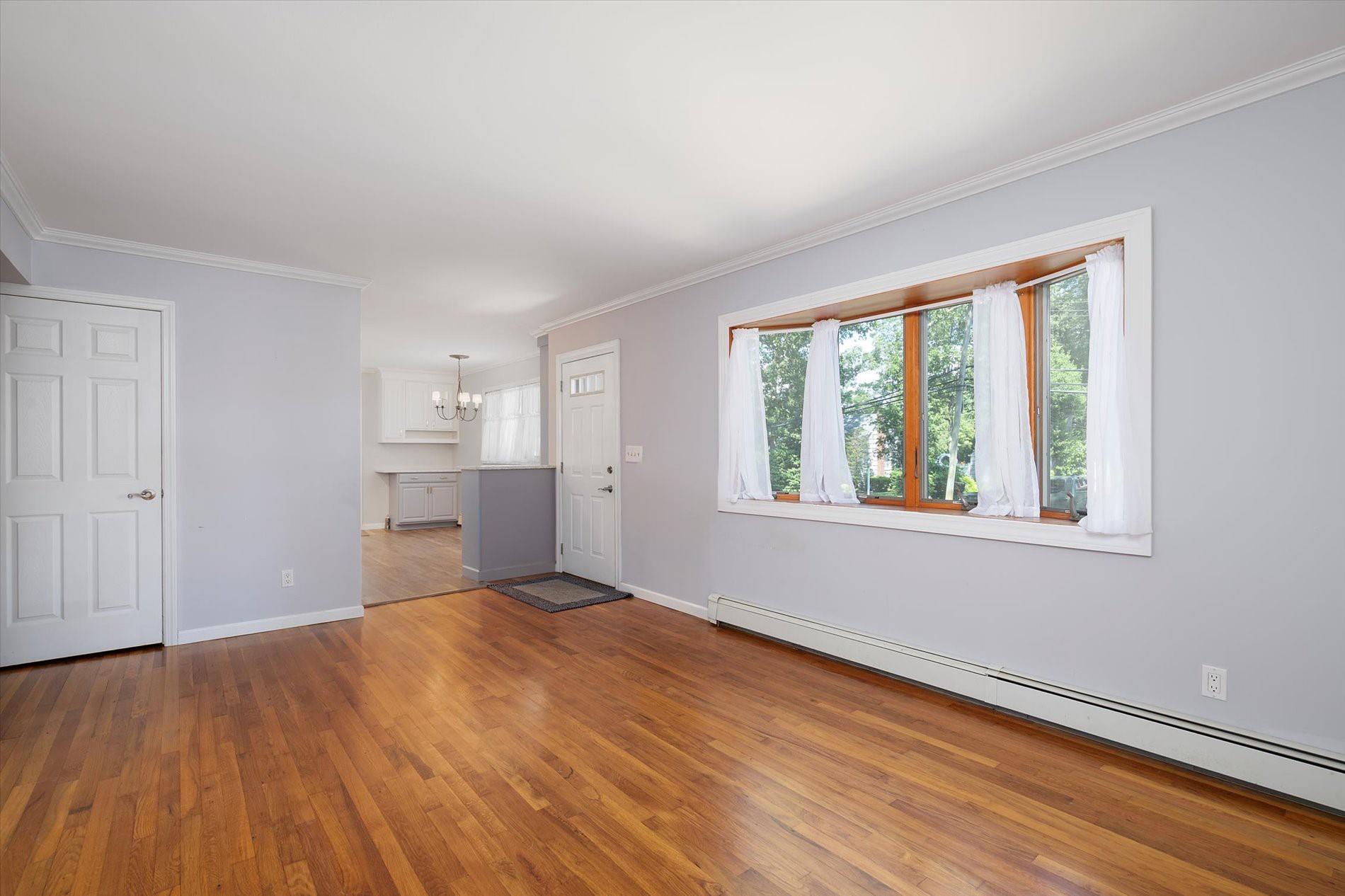 12 46th Street, Islip, NY 11751