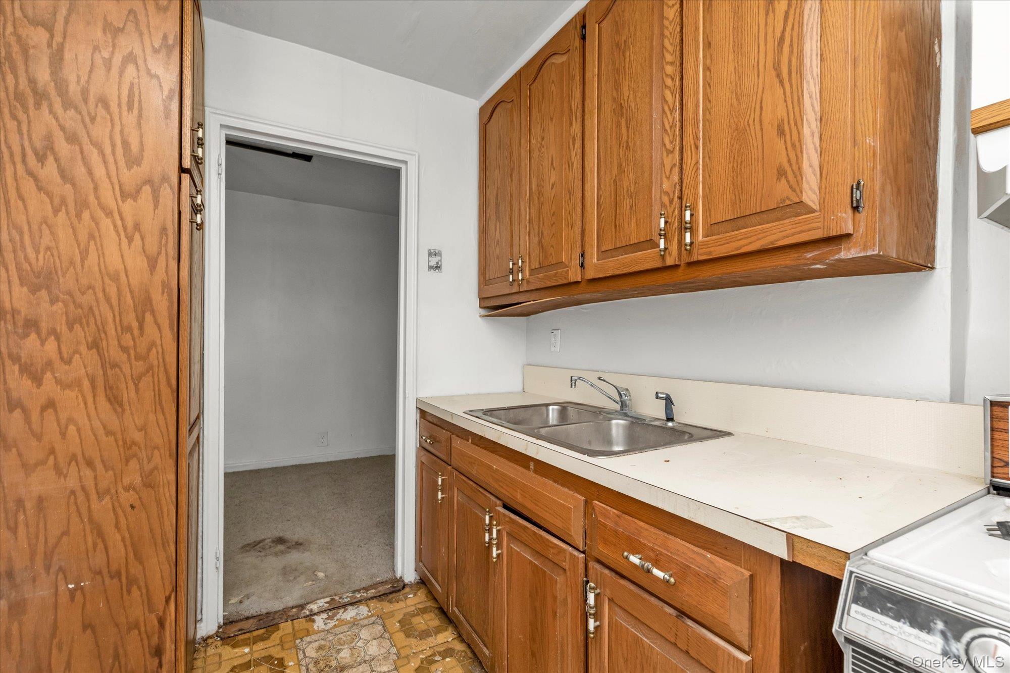 196-32 69th Ave # 1st Fl, Fresh Meadows, NY 11365