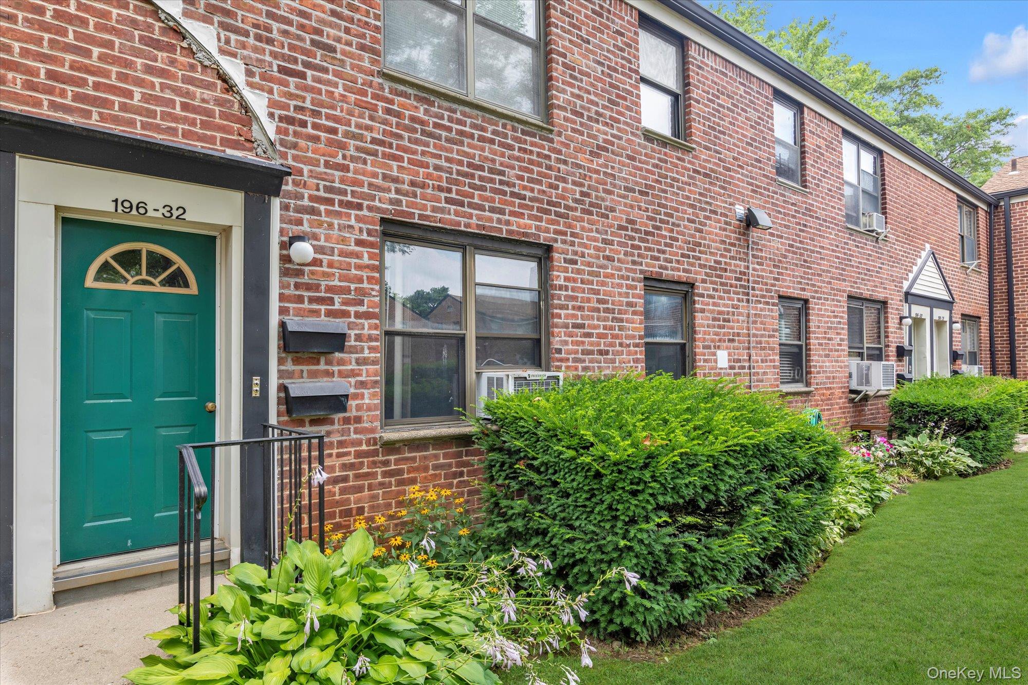 196-32 69th Ave # 1st Fl, Fresh Meadows, NY 11365