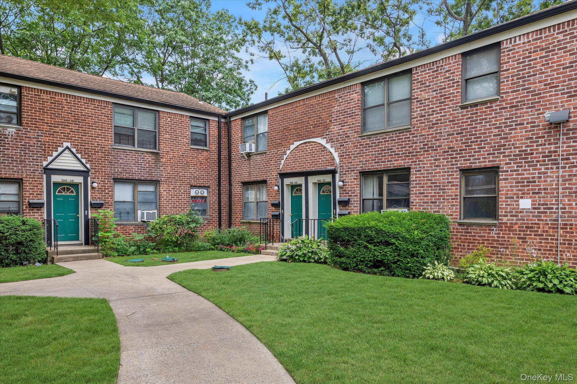 196-32 69th Ave # 1st Fl, Fresh Meadows, NY 11365