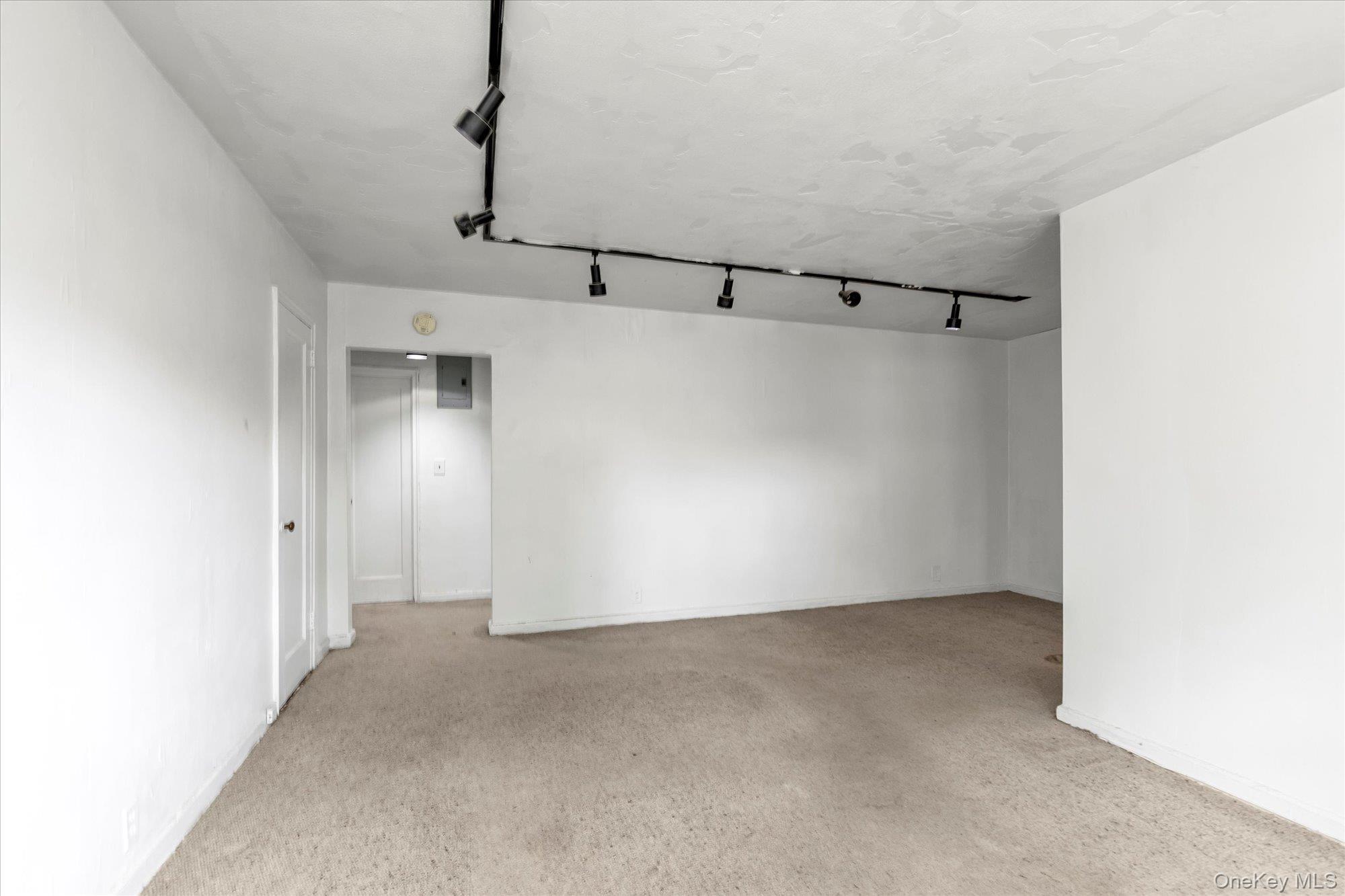 196-32 69th Ave # 1st Fl, Fresh Meadows, NY 11365