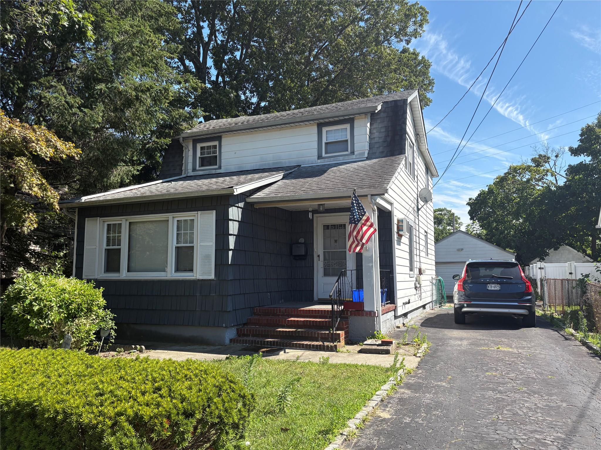 9 Prospect Avenue, East Rockaway, NY 11518
