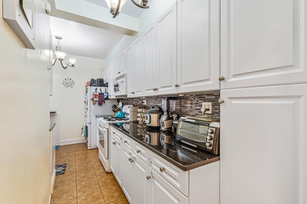 69-10 108th Street # 6D, Forest Hills, NY 11375