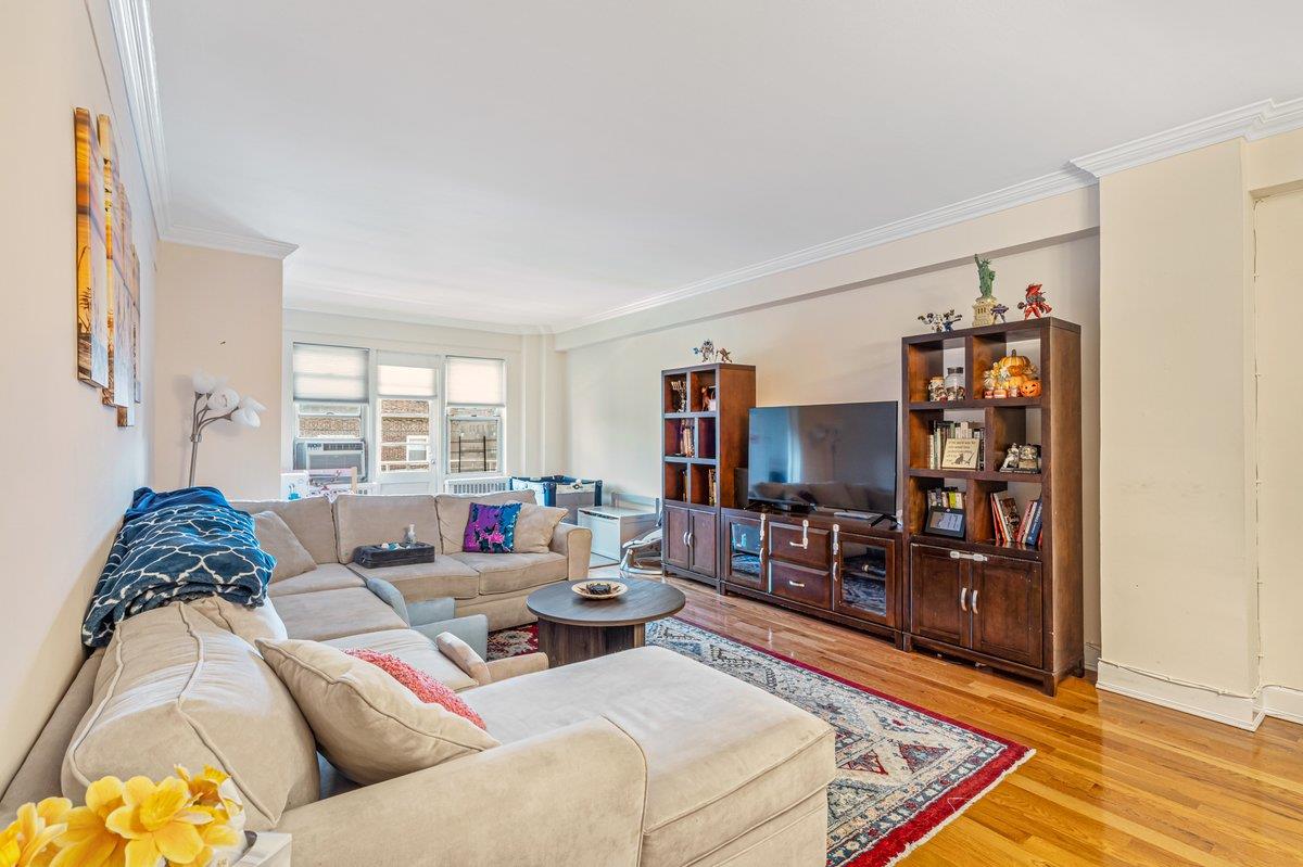 69-10 108th Street # 6D, Forest Hills, NY 11375