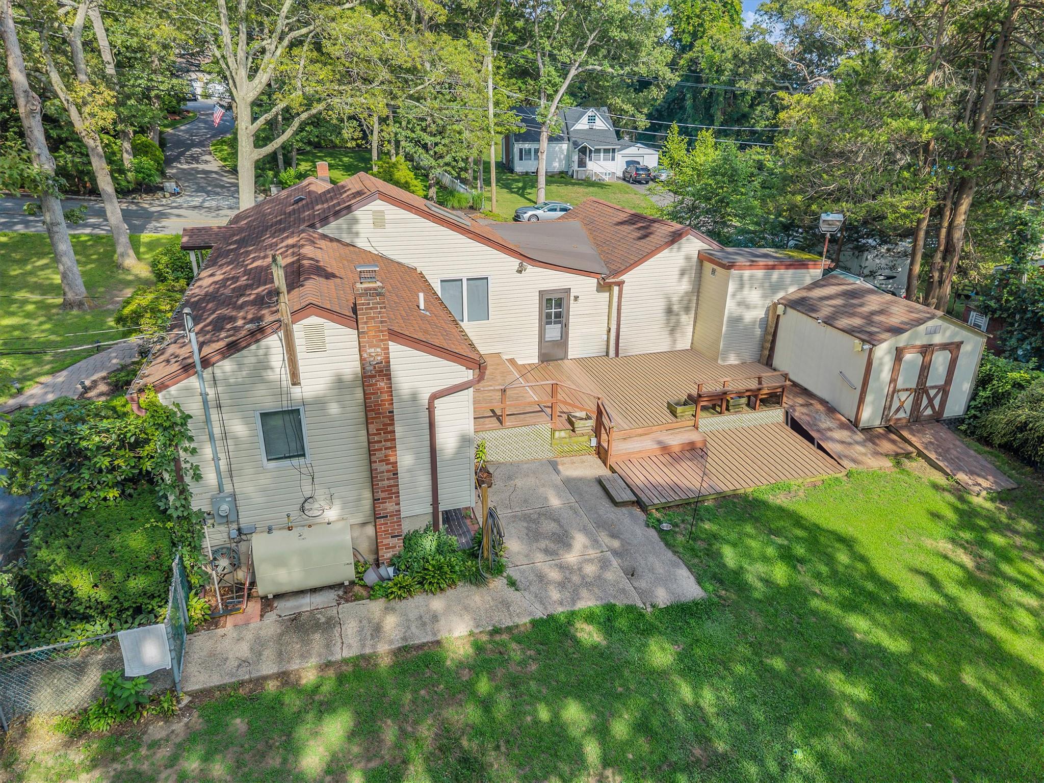 4 Highland Avenue, Farmingville, NY 11738