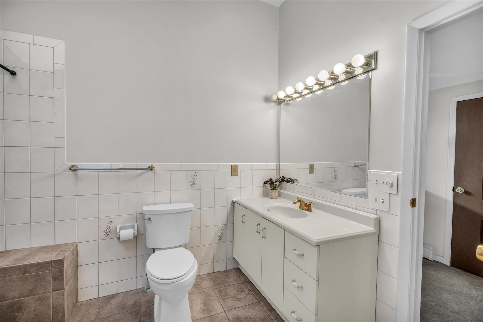 4 Highland Avenue, Farmingville, NY 11738