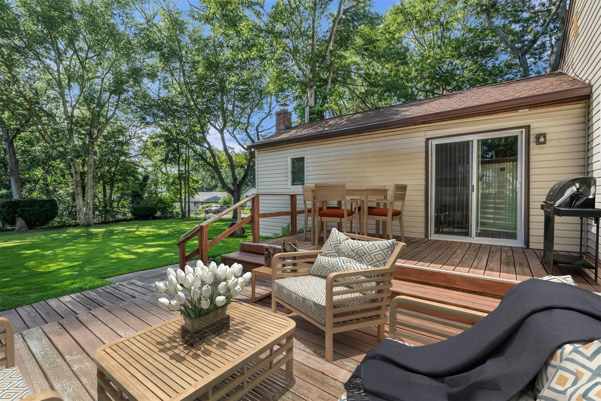 4 Highland Avenue, Farmingville, NY 11738