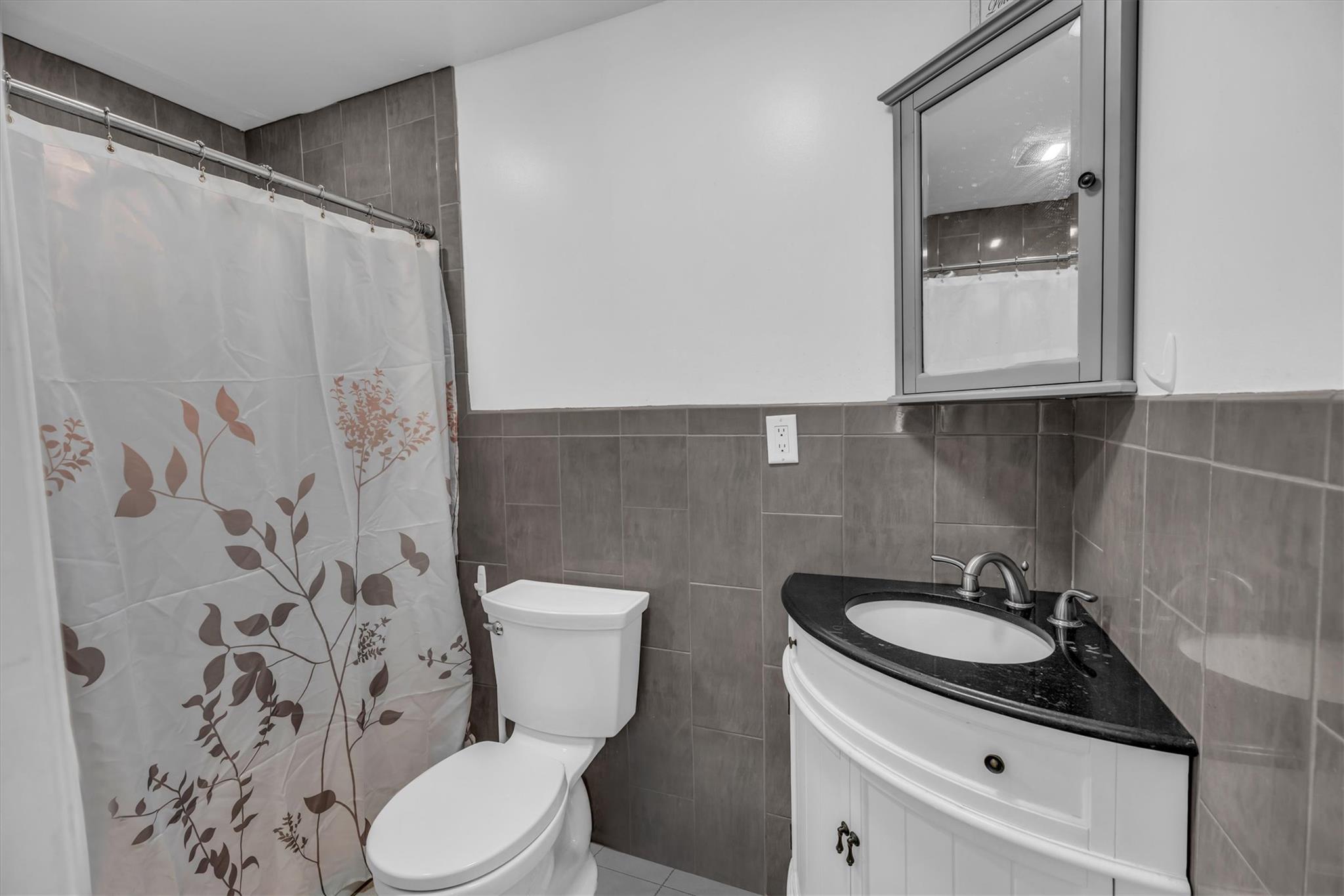 4 Highland Avenue, Farmingville, NY 11738