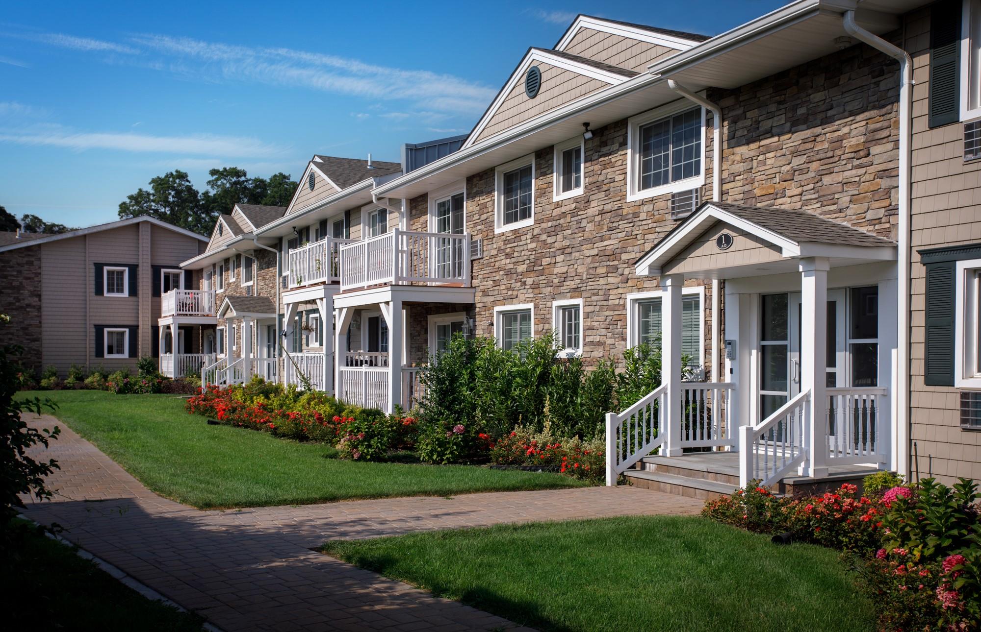 28 Williams Boulevard # 28-1H, Lake Grove, NY 11755