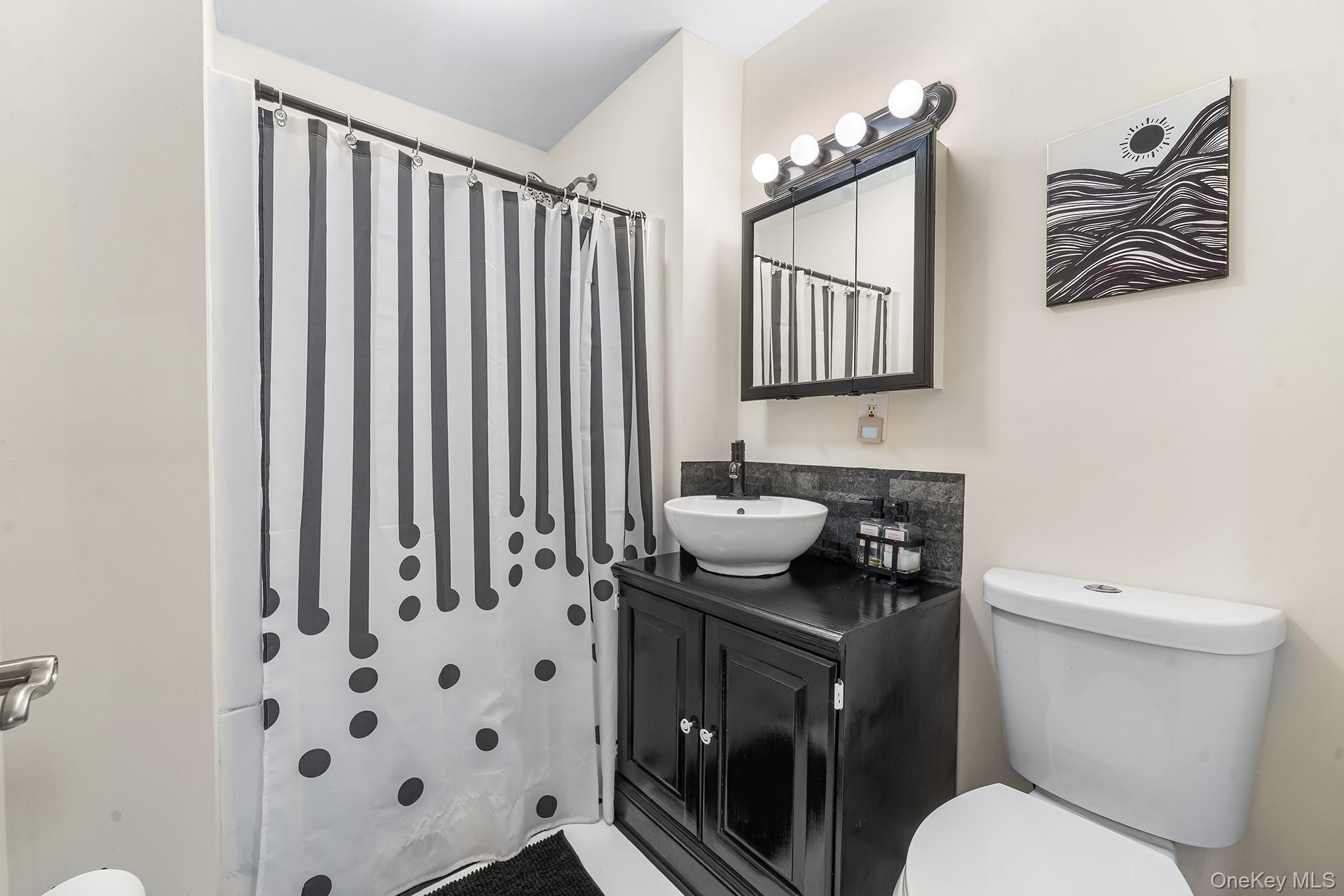 8 Oak Drive, New Windsor, NY 12553