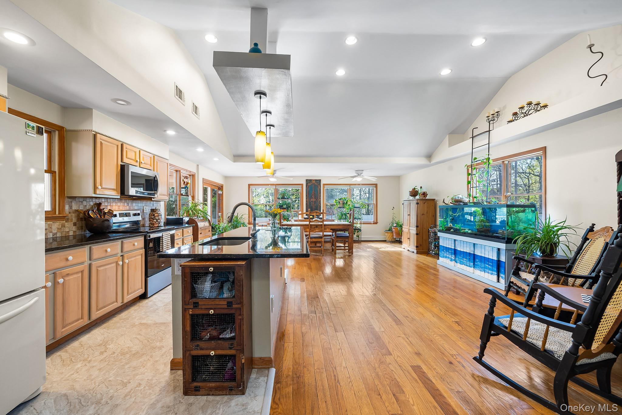 8 Oak Drive, New Windsor, NY 12553