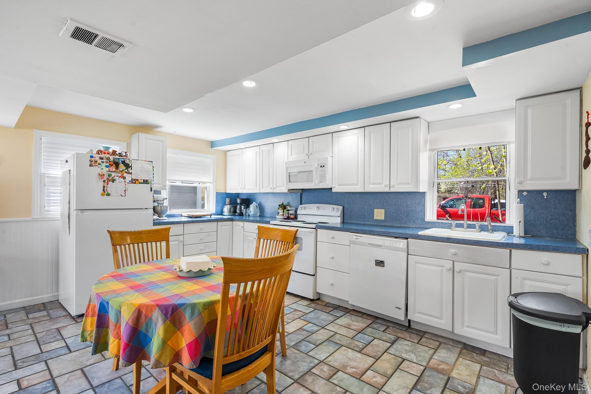 8 Oak Drive, New Windsor, NY 12553